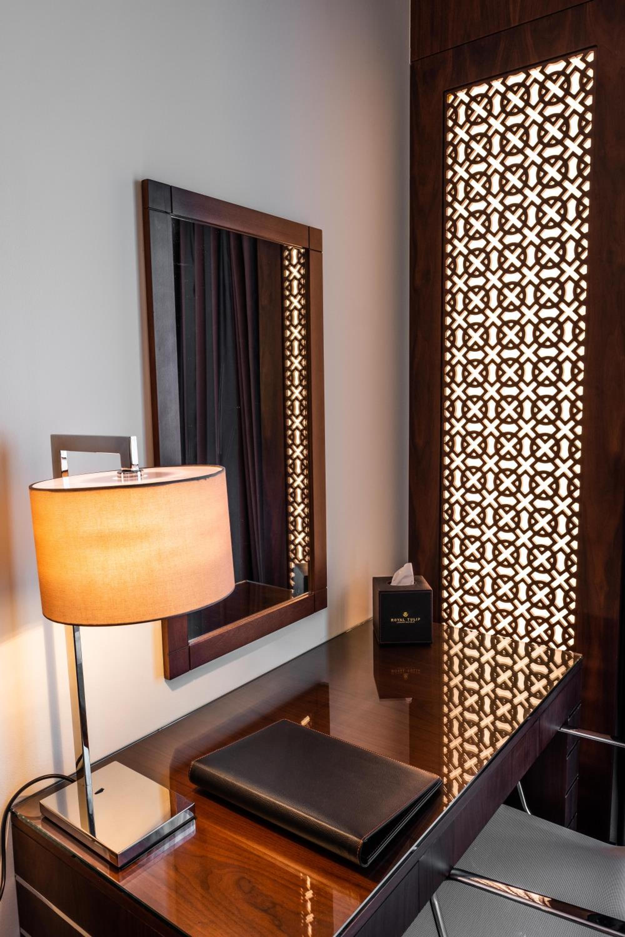 Executive Suite - 20% Discount on F&B Dining in restaurants, 30% on spa, and 30% on laundry services + Late check out and Early check in (subject to hotel availability) - Photo 3