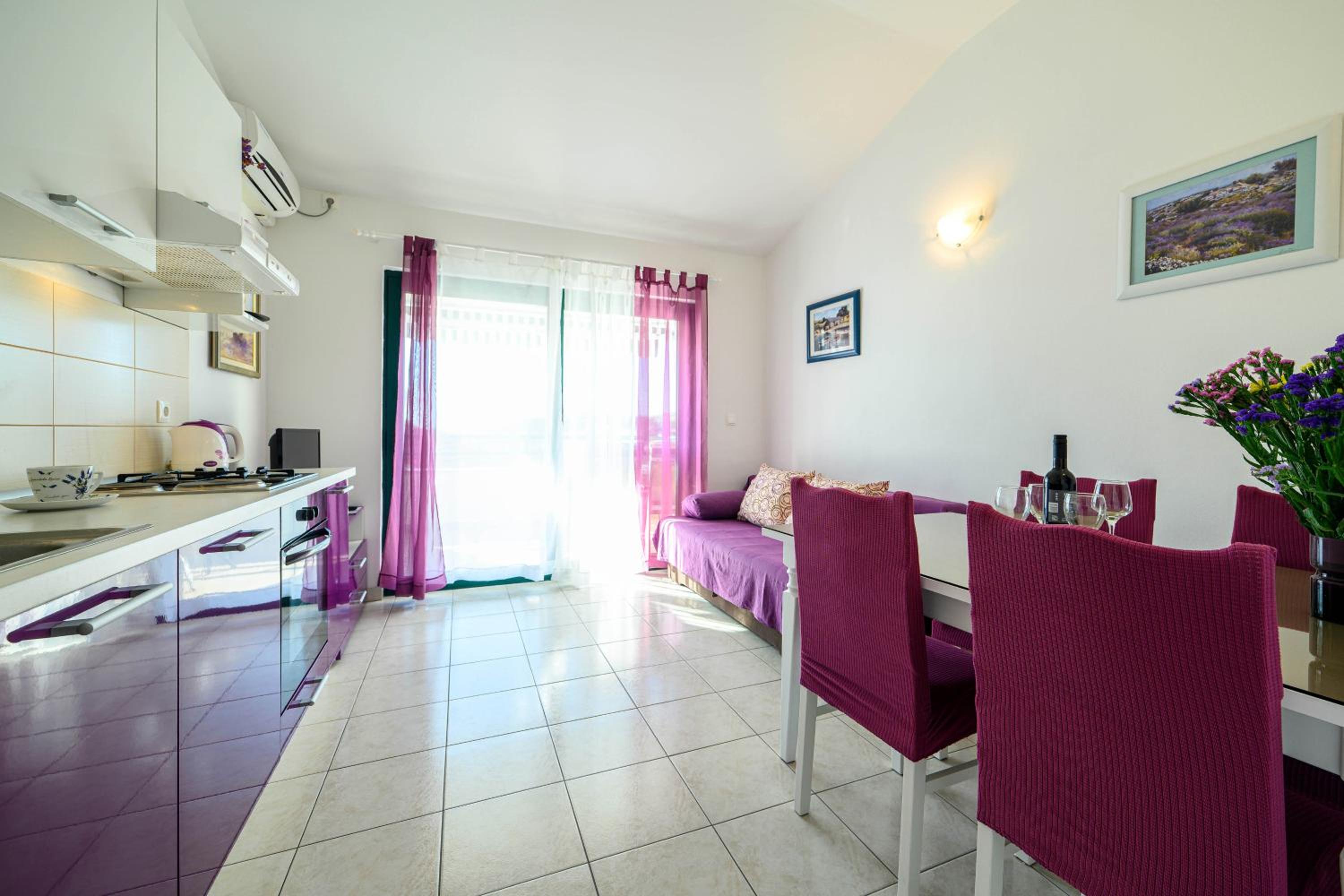 One-Bedroom Apartment with Sea View and Terrace- violet 