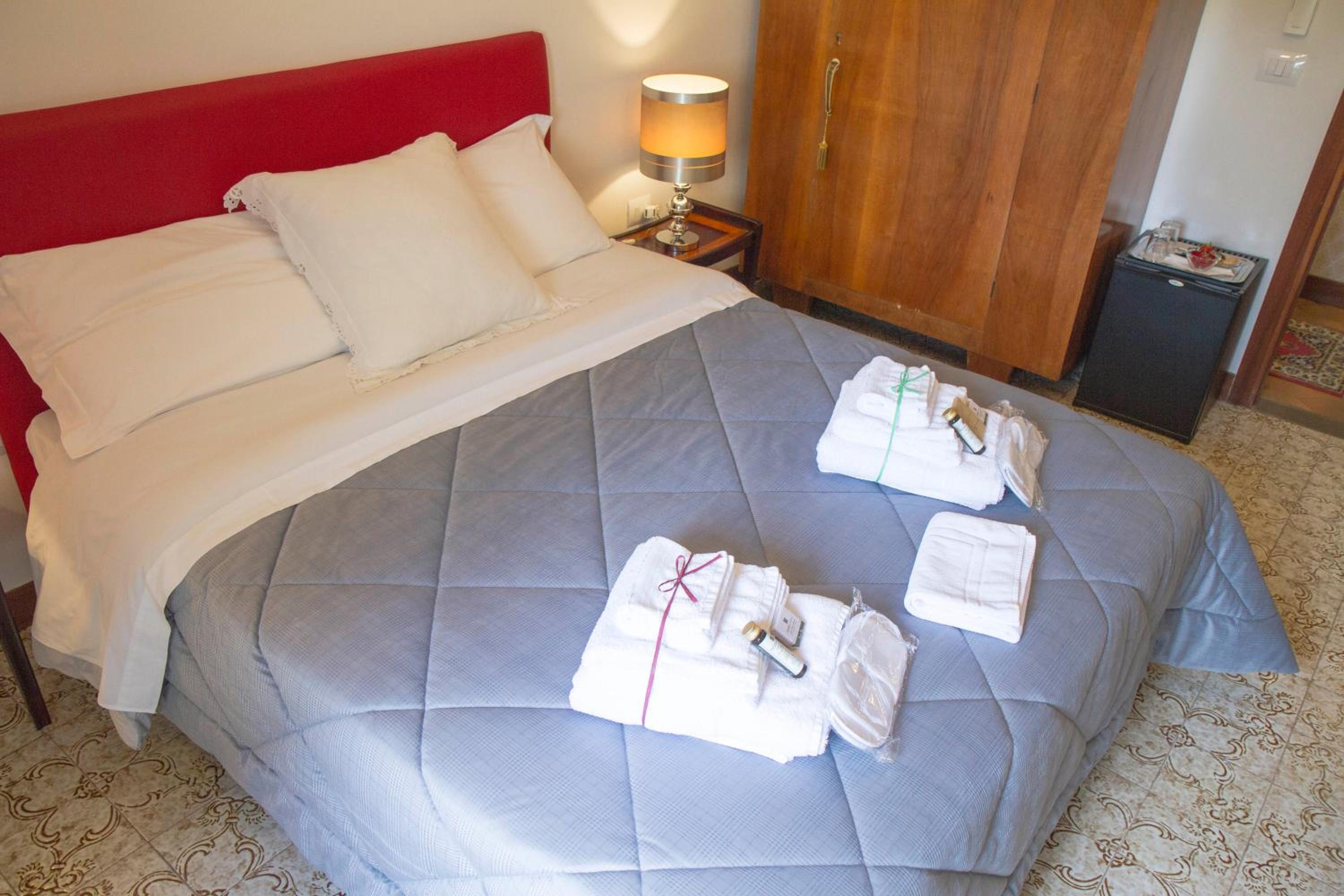 Double Room with Private External Bathroom photo 3