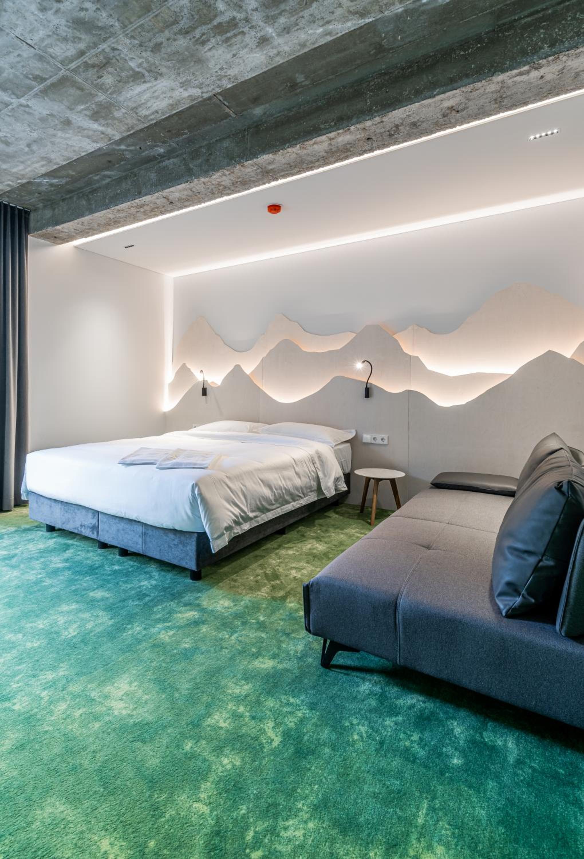 Double Room with Balcony - Photo 5