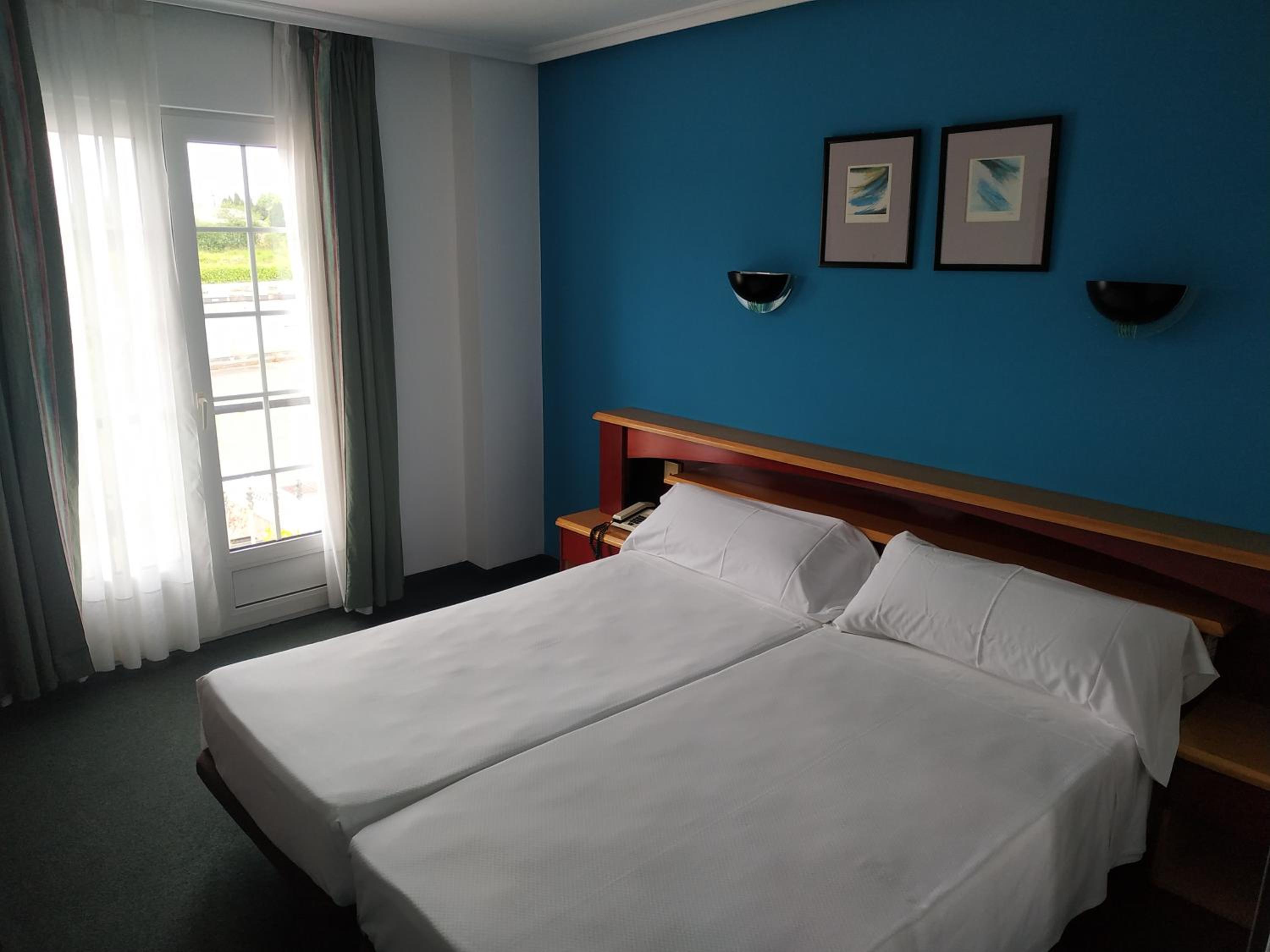 Twin Room - Photo 1