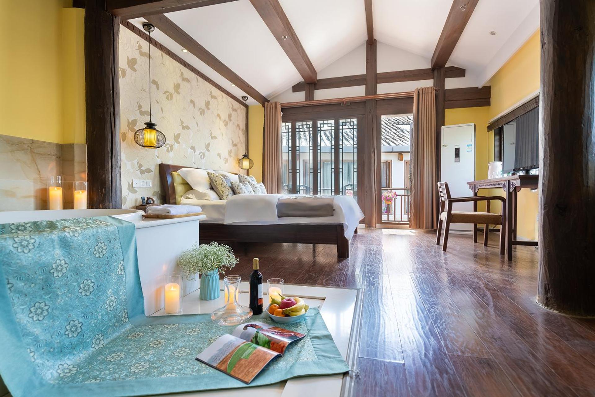 Deluxe King Suite