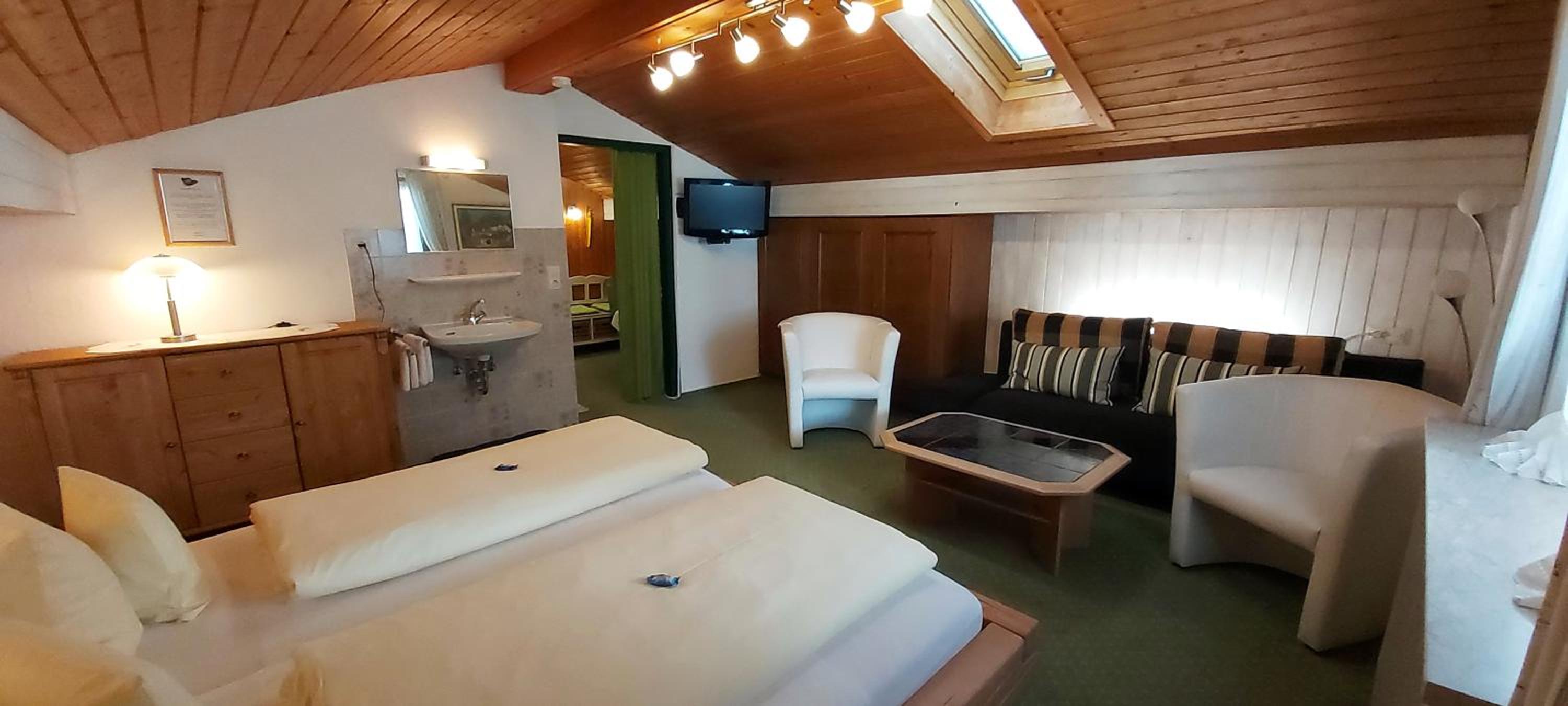 Budget Double Room photo 3