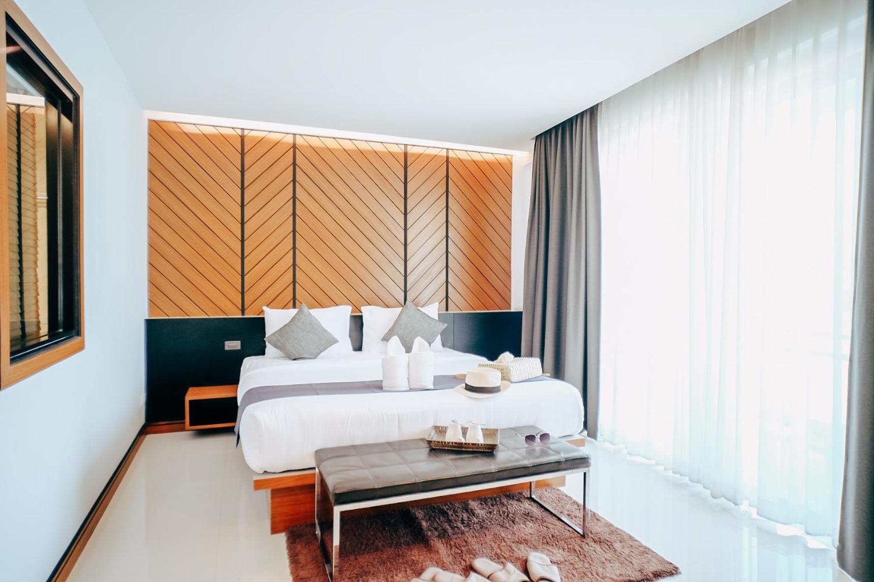 Deluxe Double Room with Balcony and Sea View