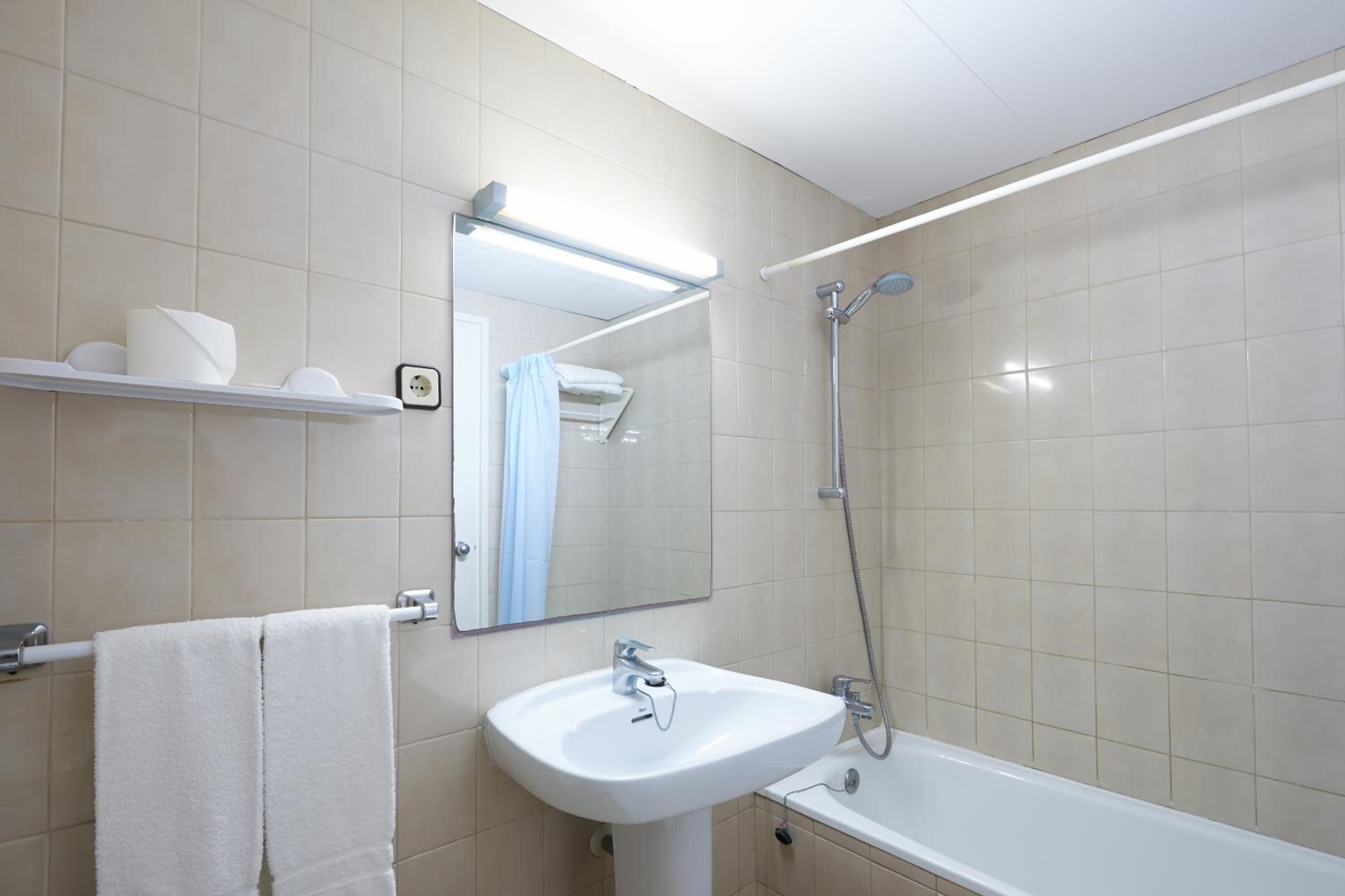 Single Room with Balcony photo 2