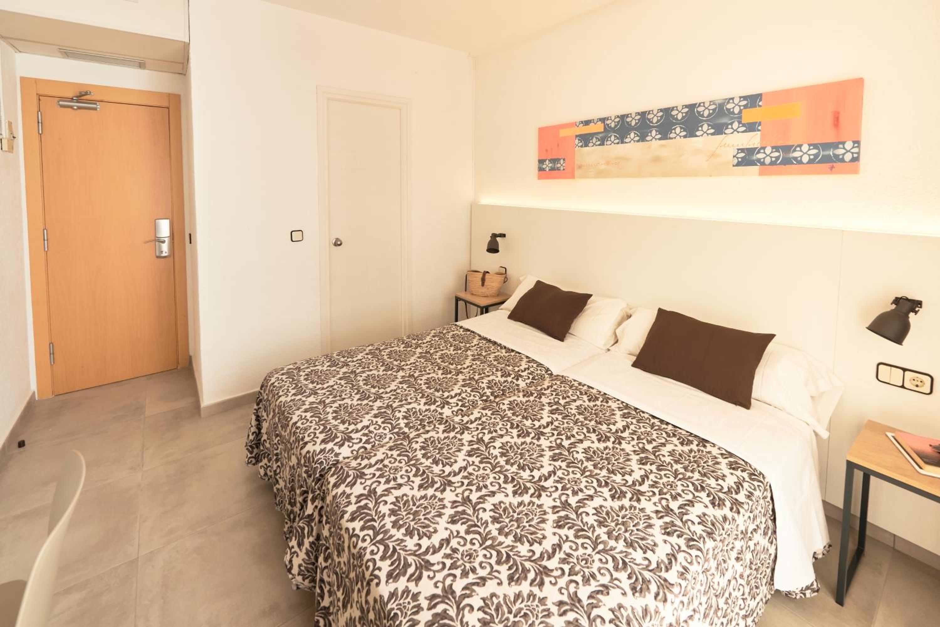 Double or Twin Room with Pool View - Photo 1