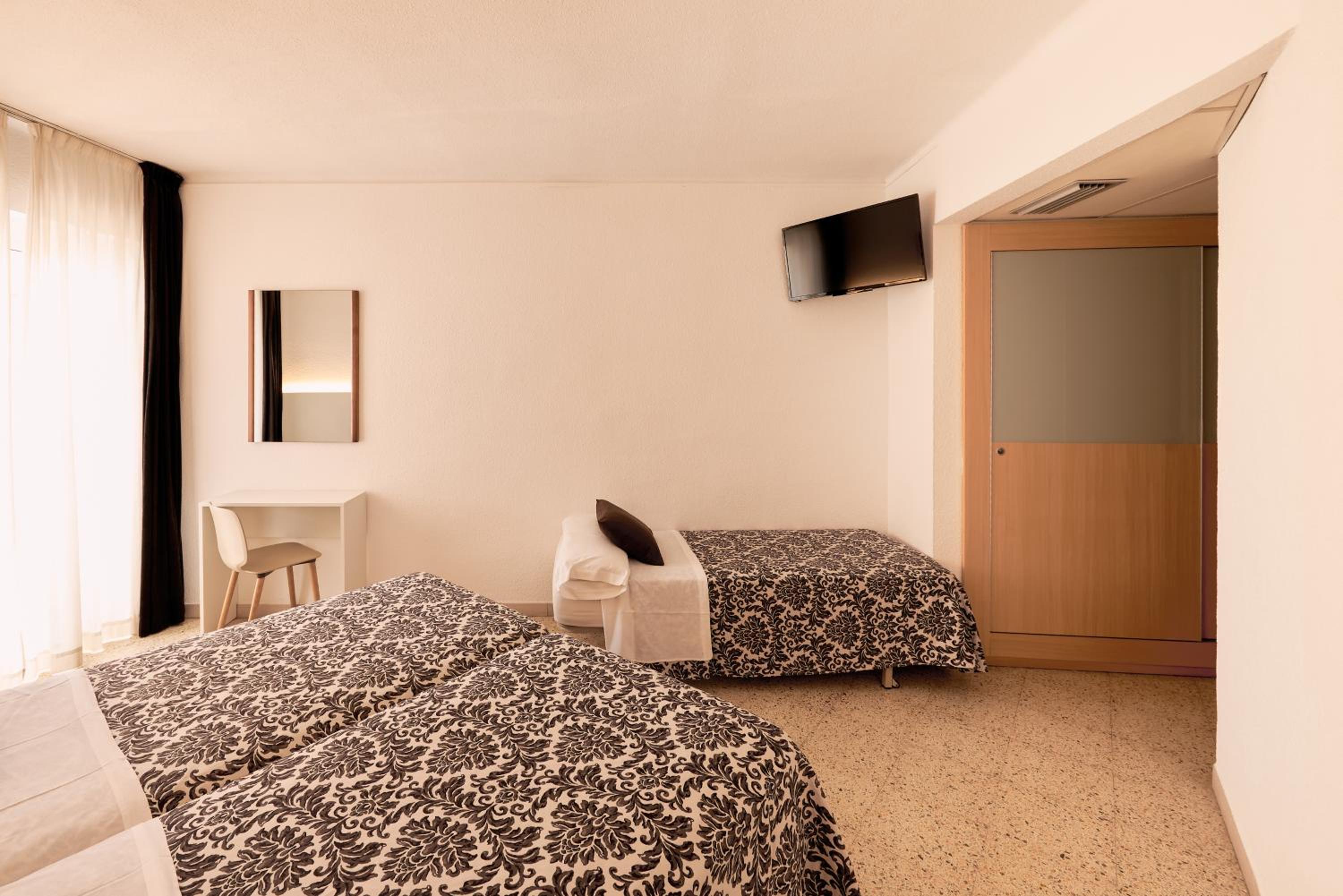Quadruple Room with Balcony photo 3