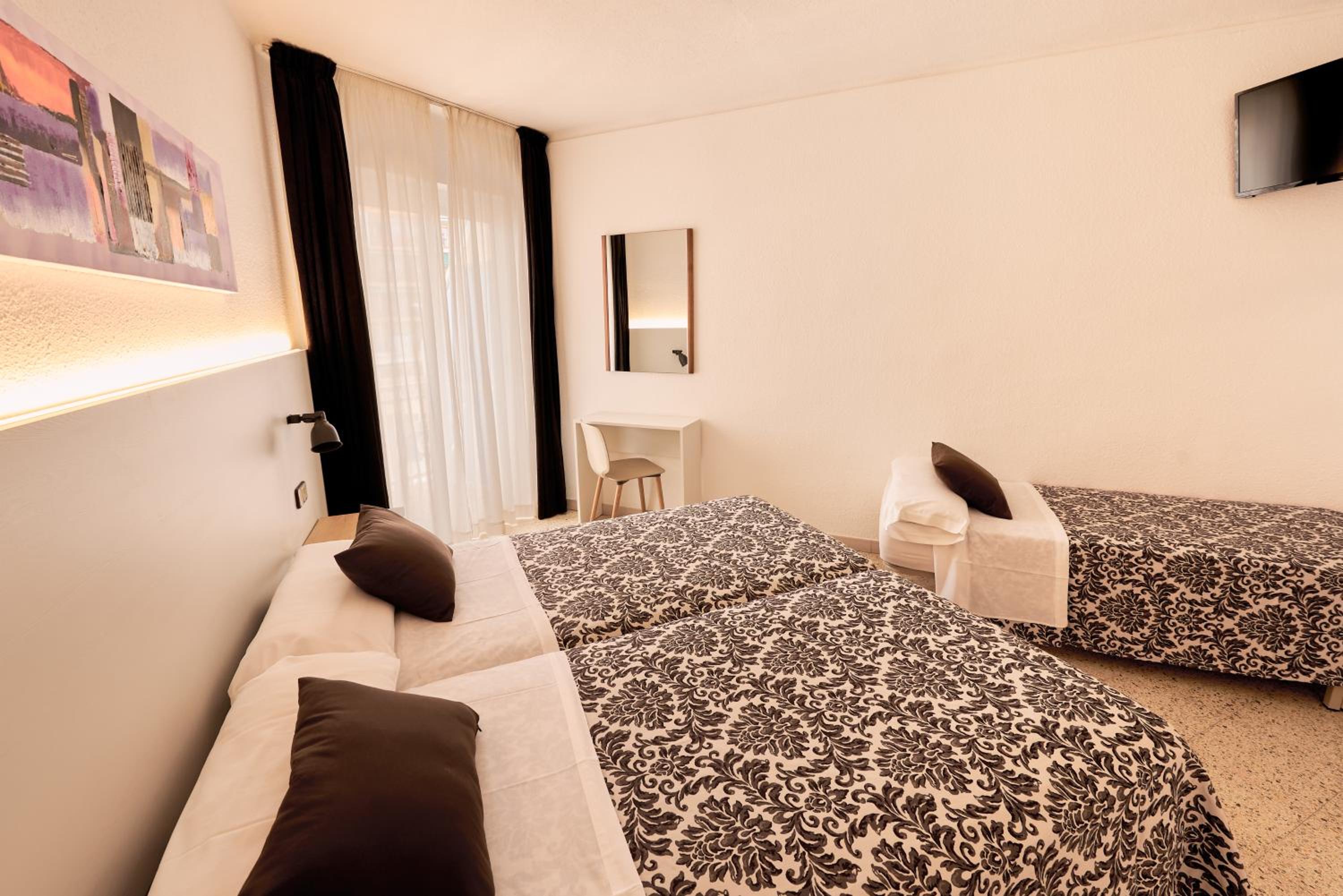 Habitación Triple con Balcón