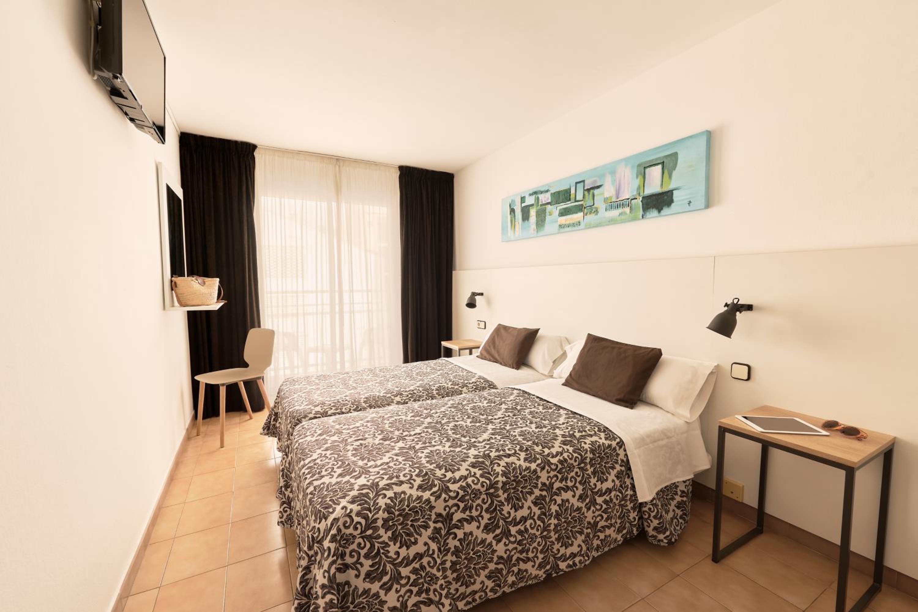 Double or Twin Room with Pool View - Photo 2