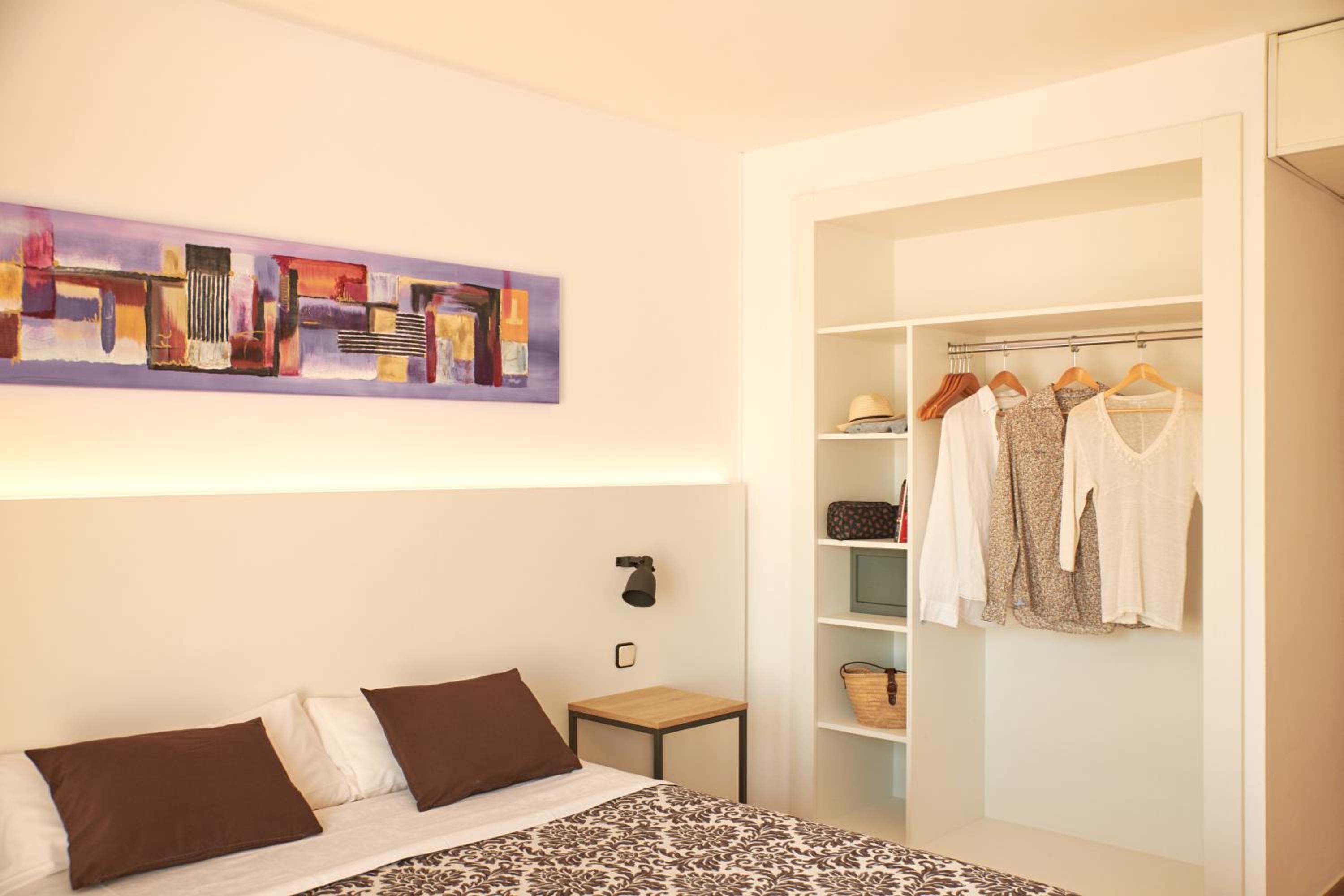 Double or Twin Room with Pool View - Photo 4