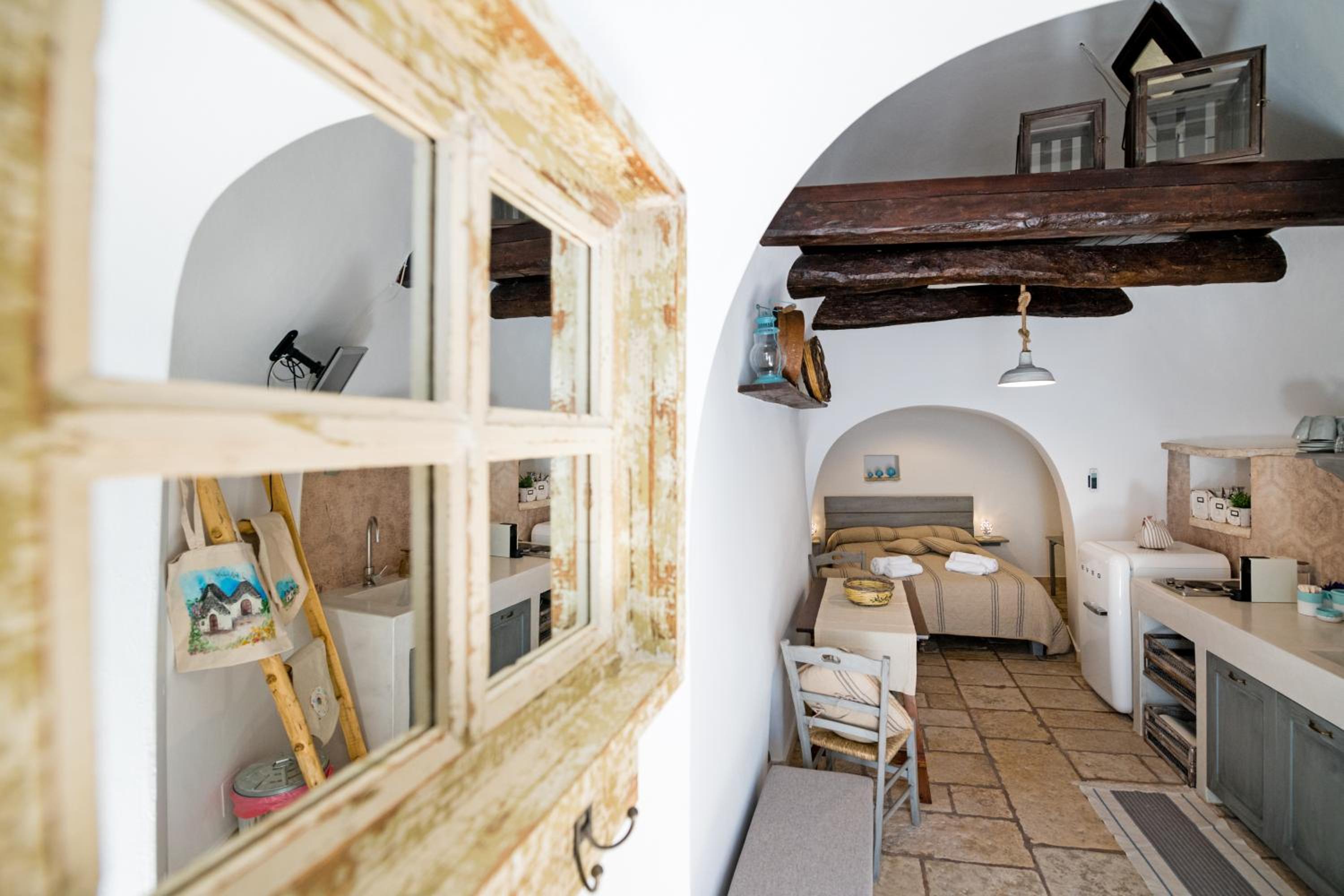 One-Bedroom House - Photo 6