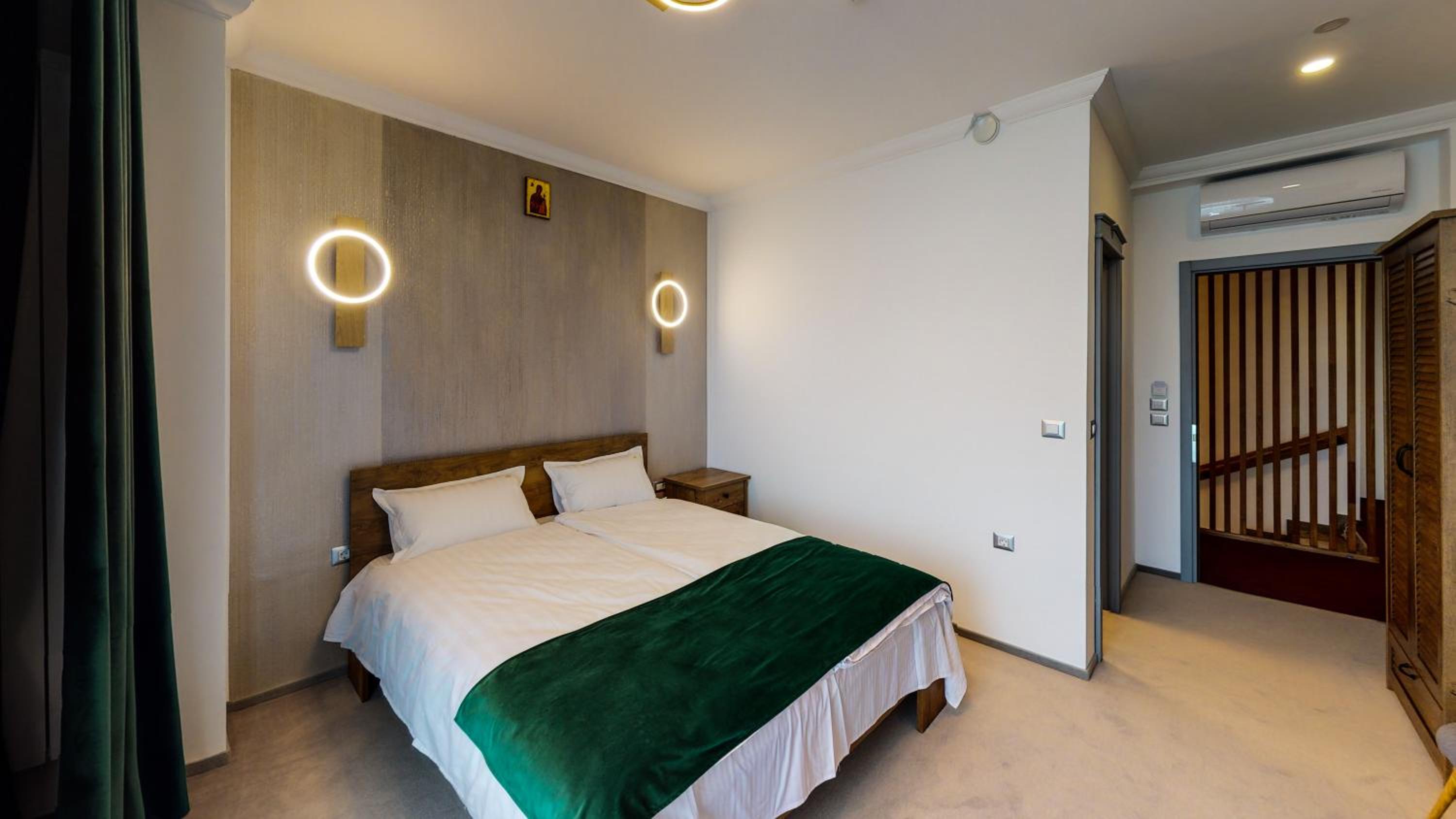 Double Room with Balcony - Photo 5