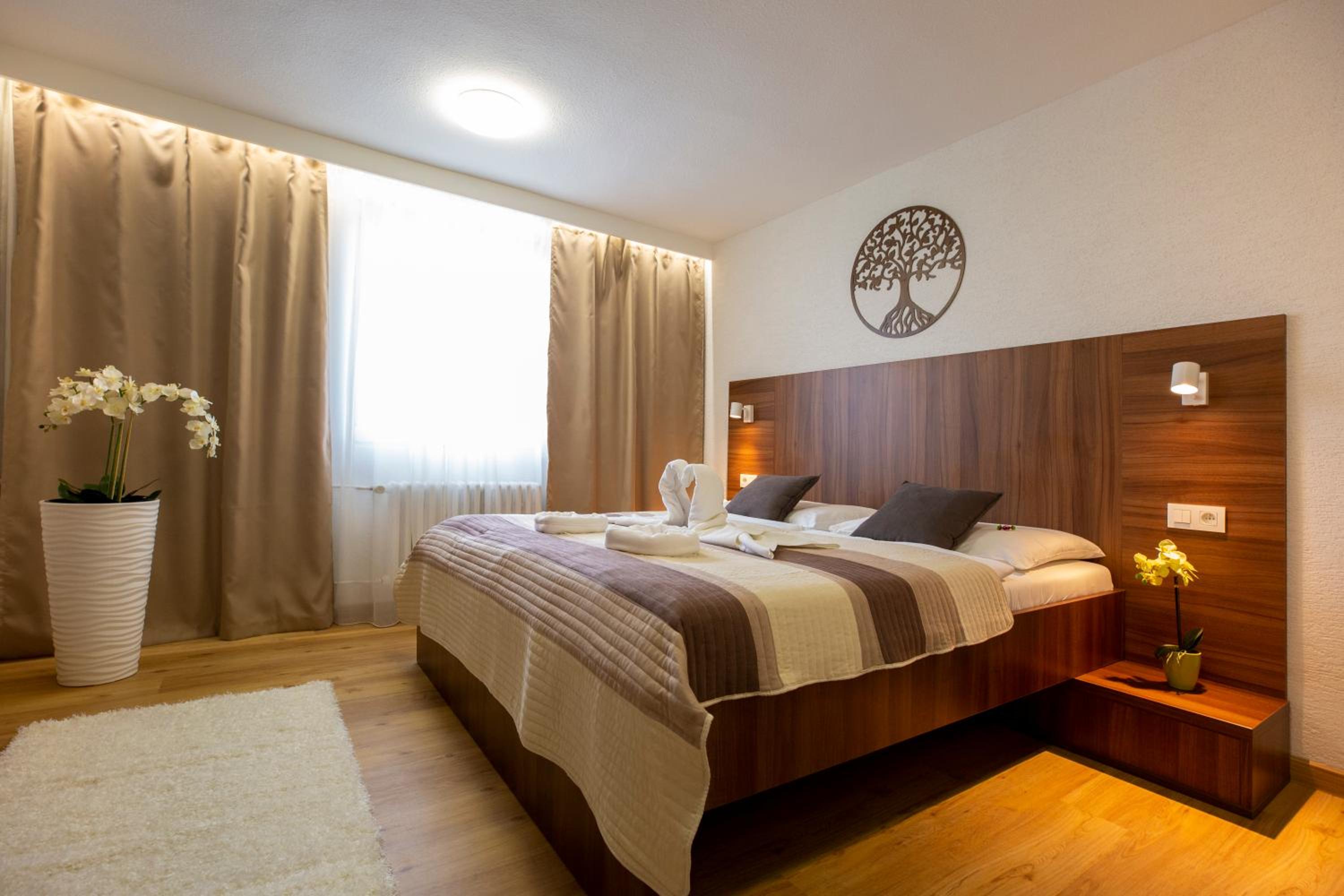 Double Room - Photo 9