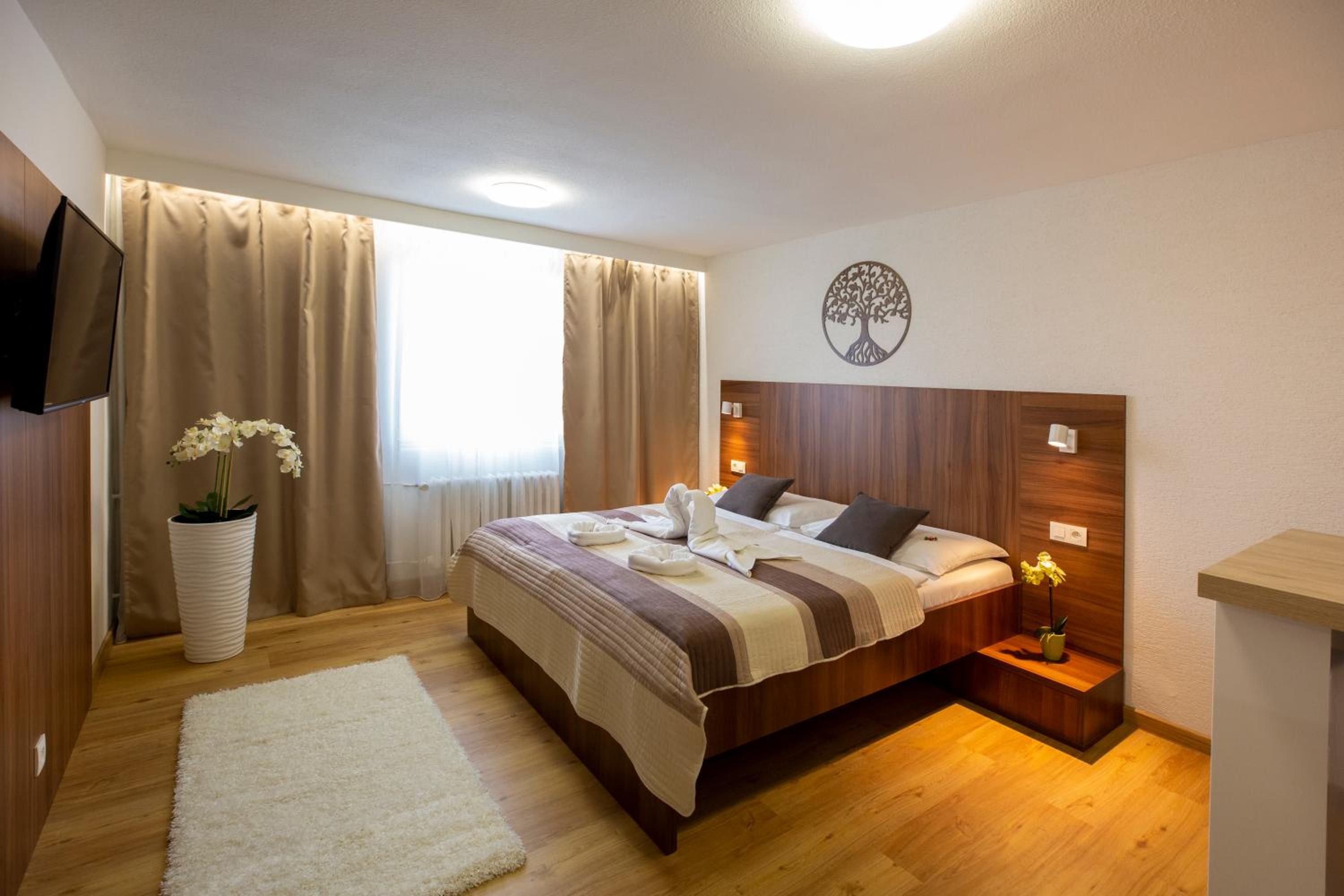 Double Room - Photo 4