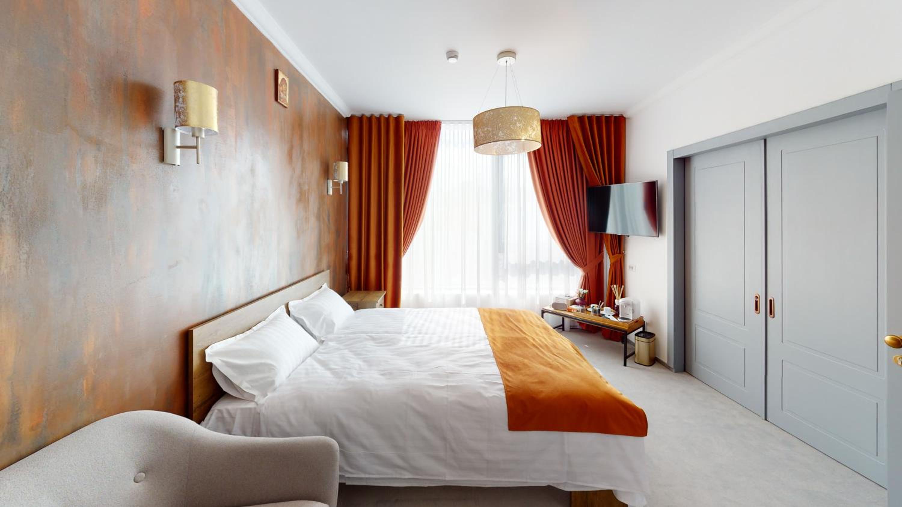 Suite with Balcony - Photo 6