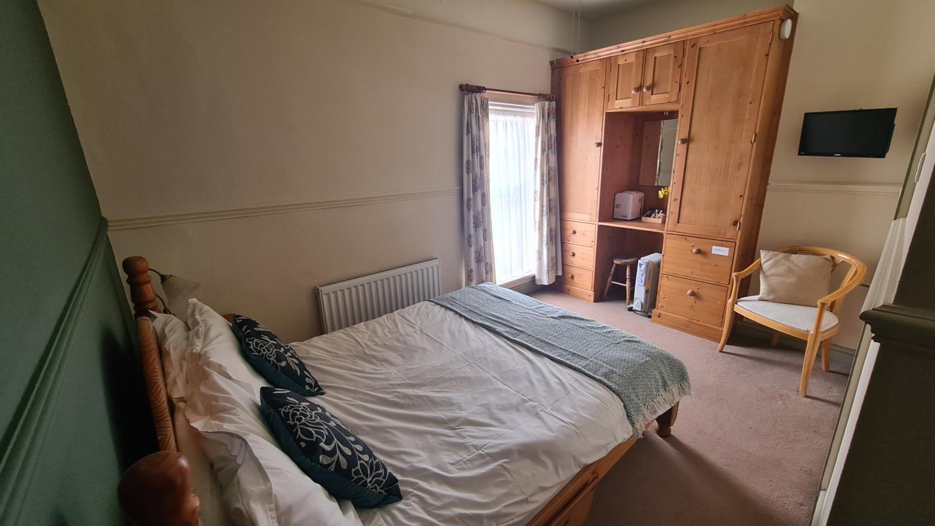 Double Room with Private Bathroom - Photo 1