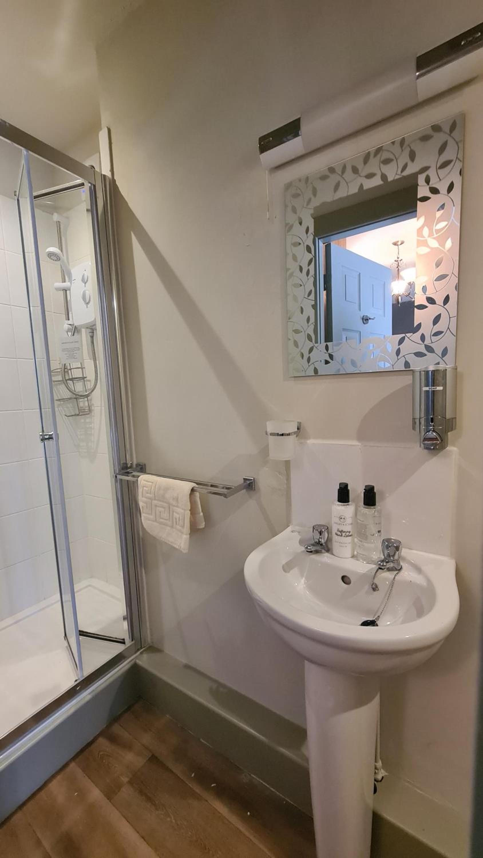 Standard Double Room - Photo 3