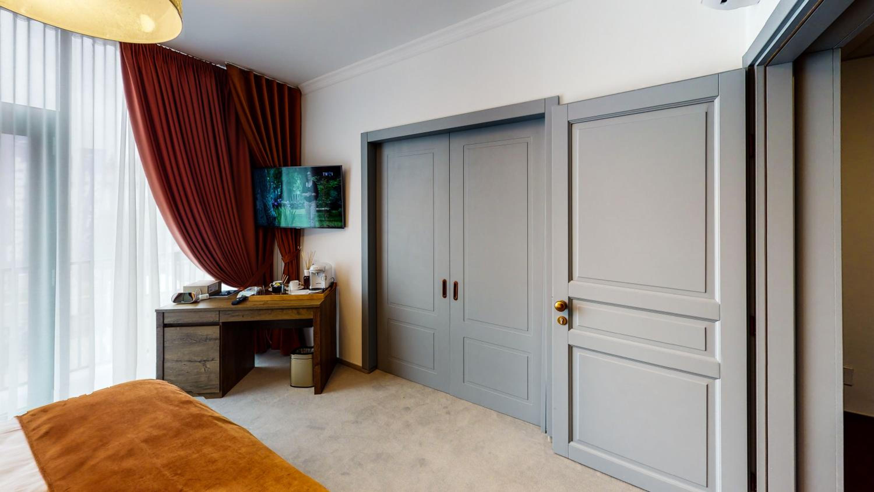 Suite with Balcony - Photo 9