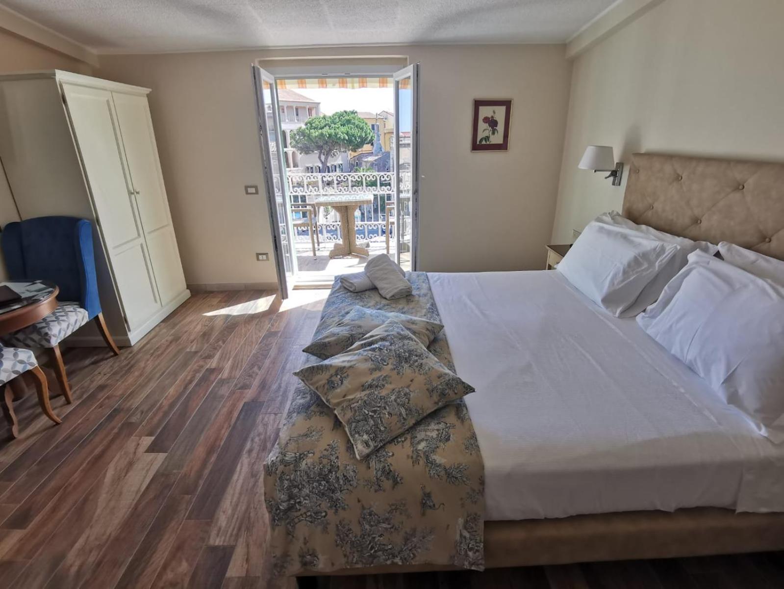 Double Room with Balcony and Sea View photo 1