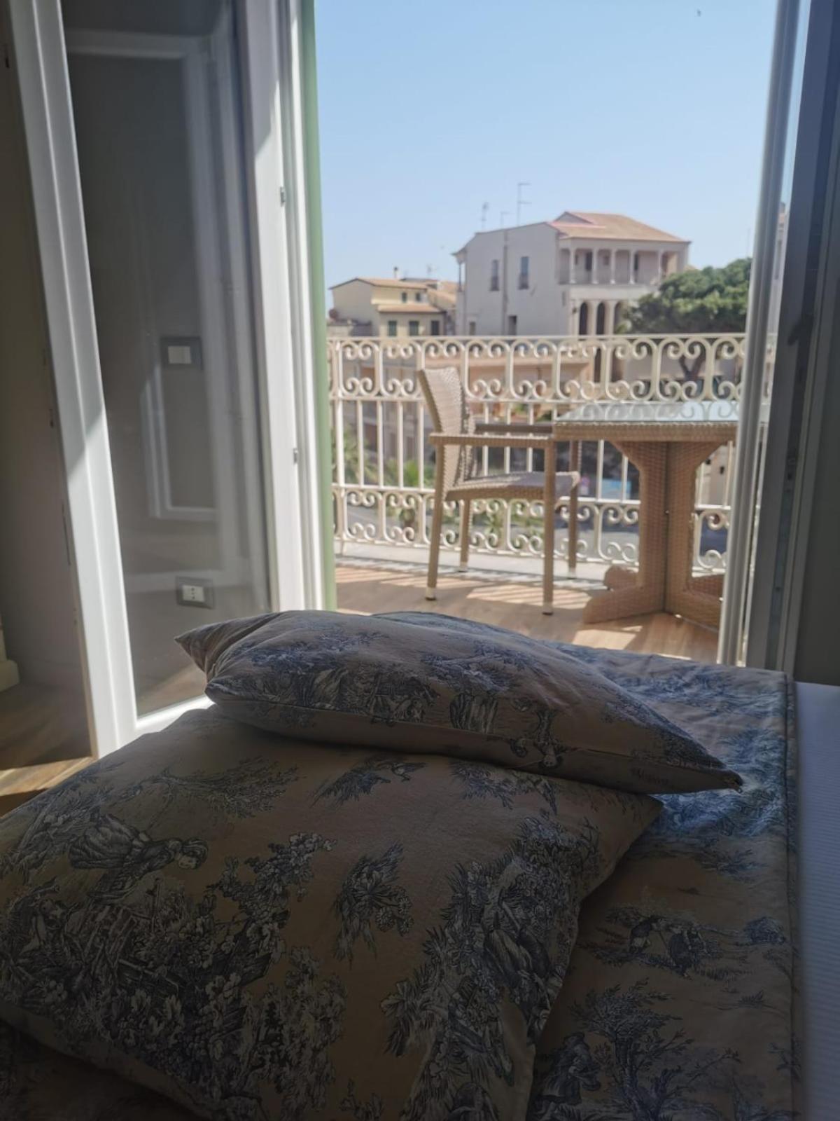 Double Room with Balcony and Sea View photo 3
