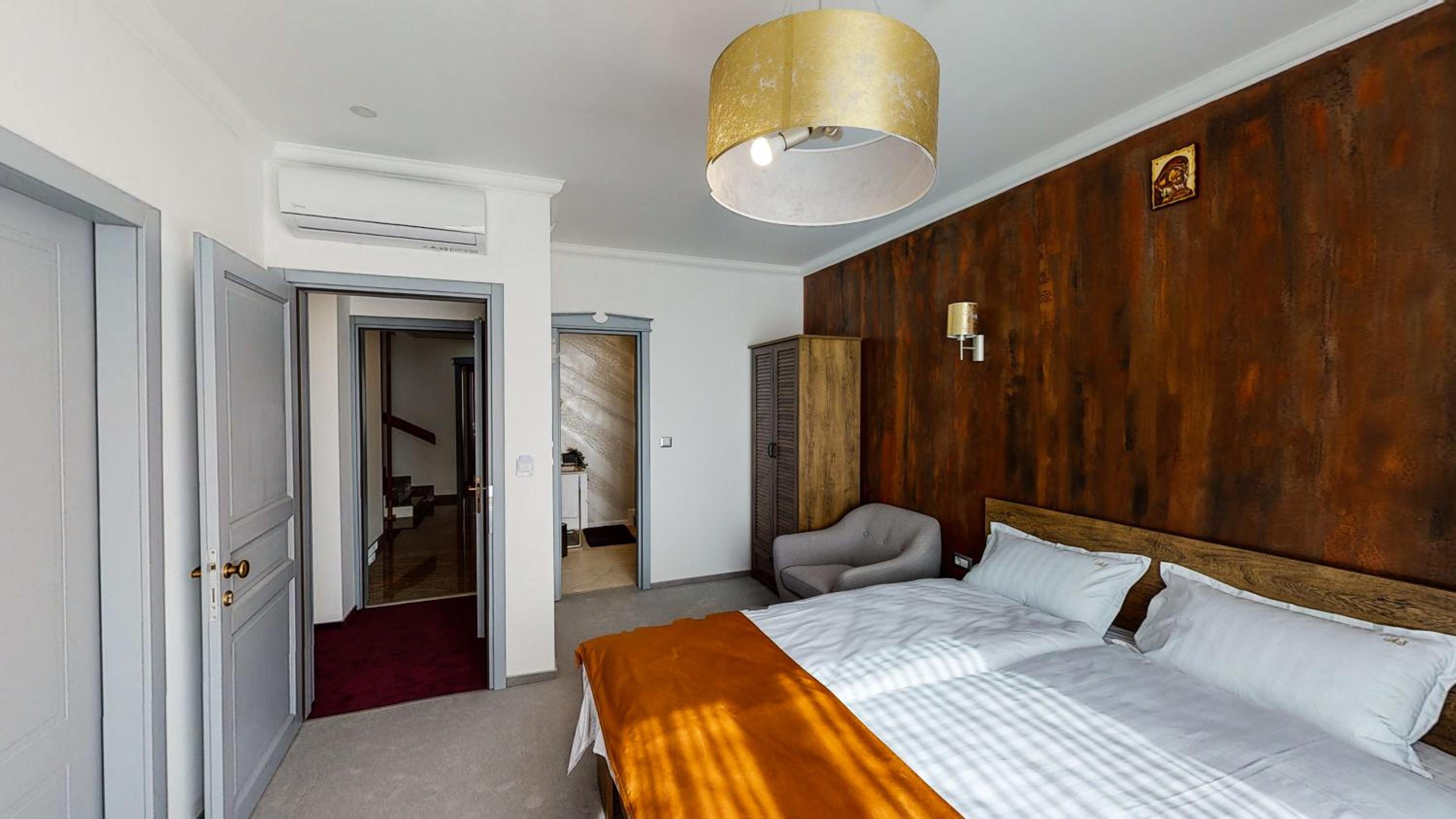 Suite with Balcony - Photo 7