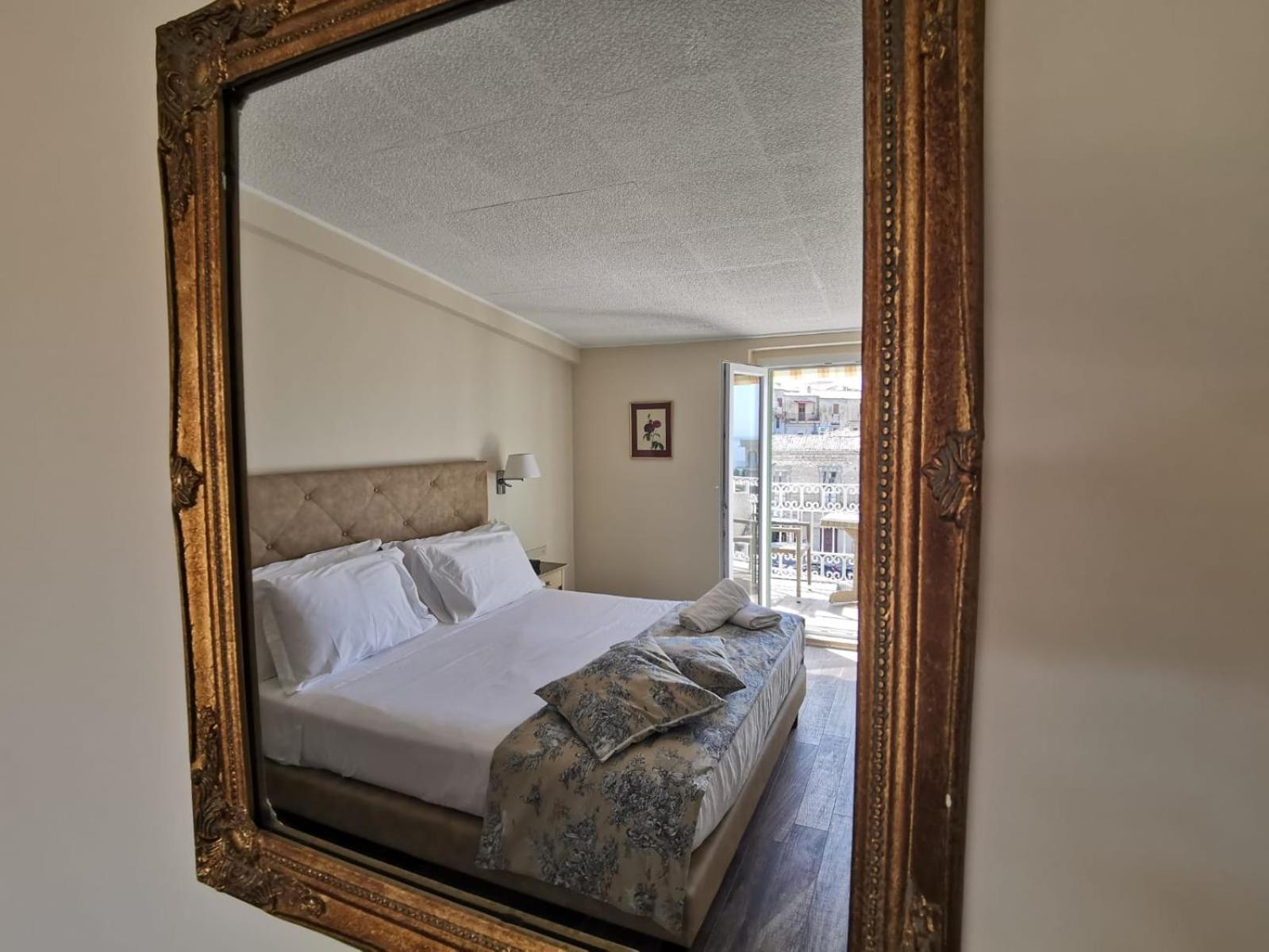 Double Room with Balcony and Sea View photo 2