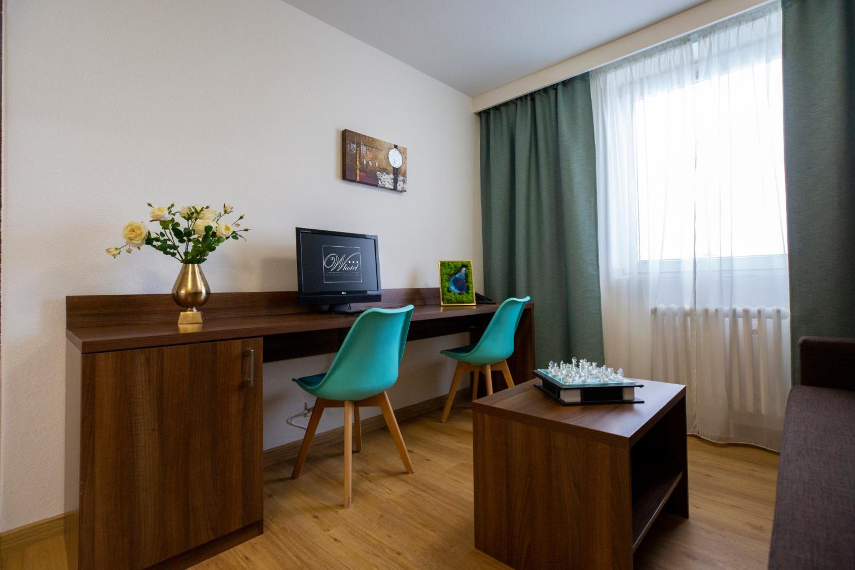 Apartment with Balcony - Photo 2