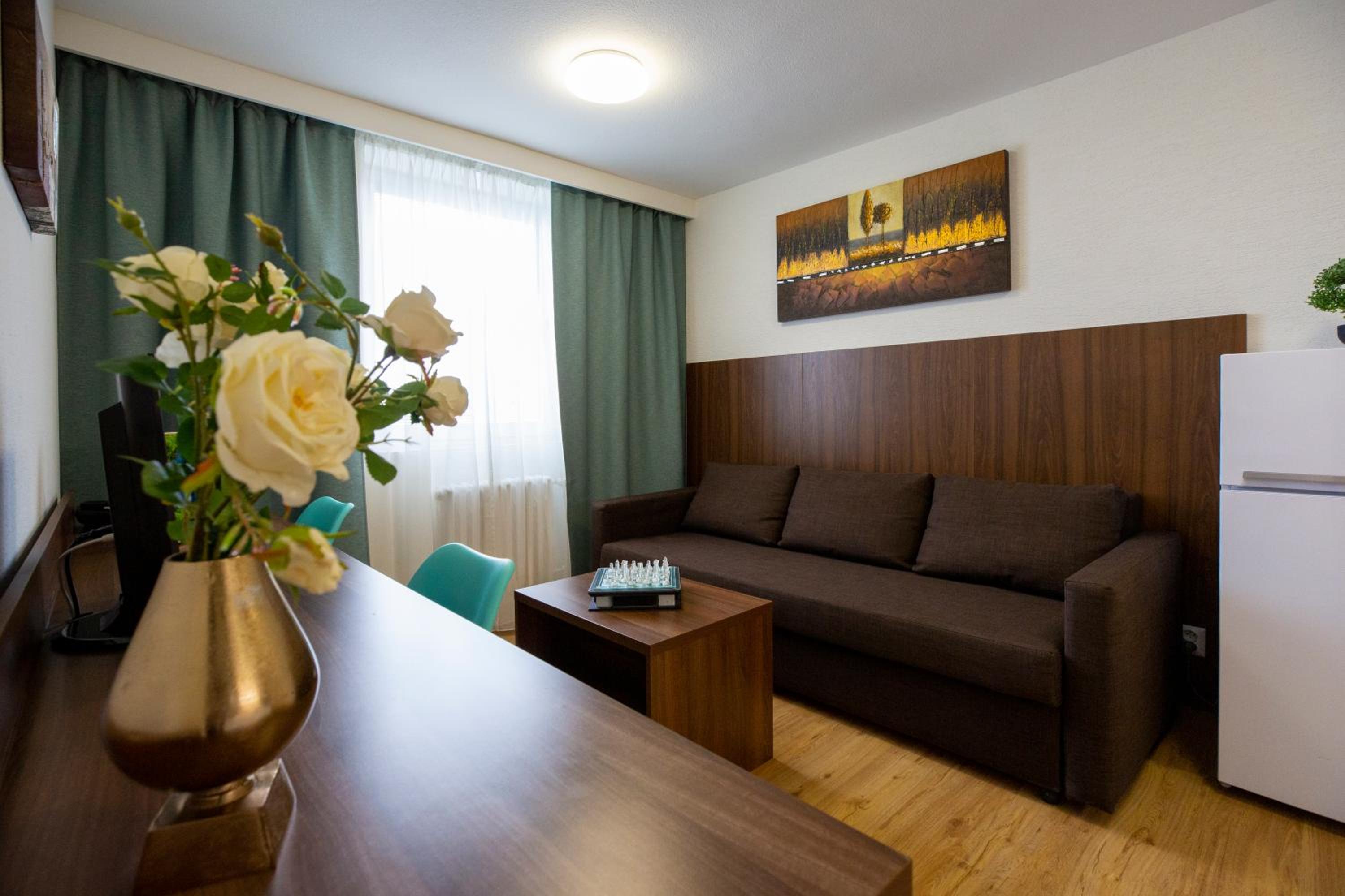 Apartment with Balcony - Photo 3