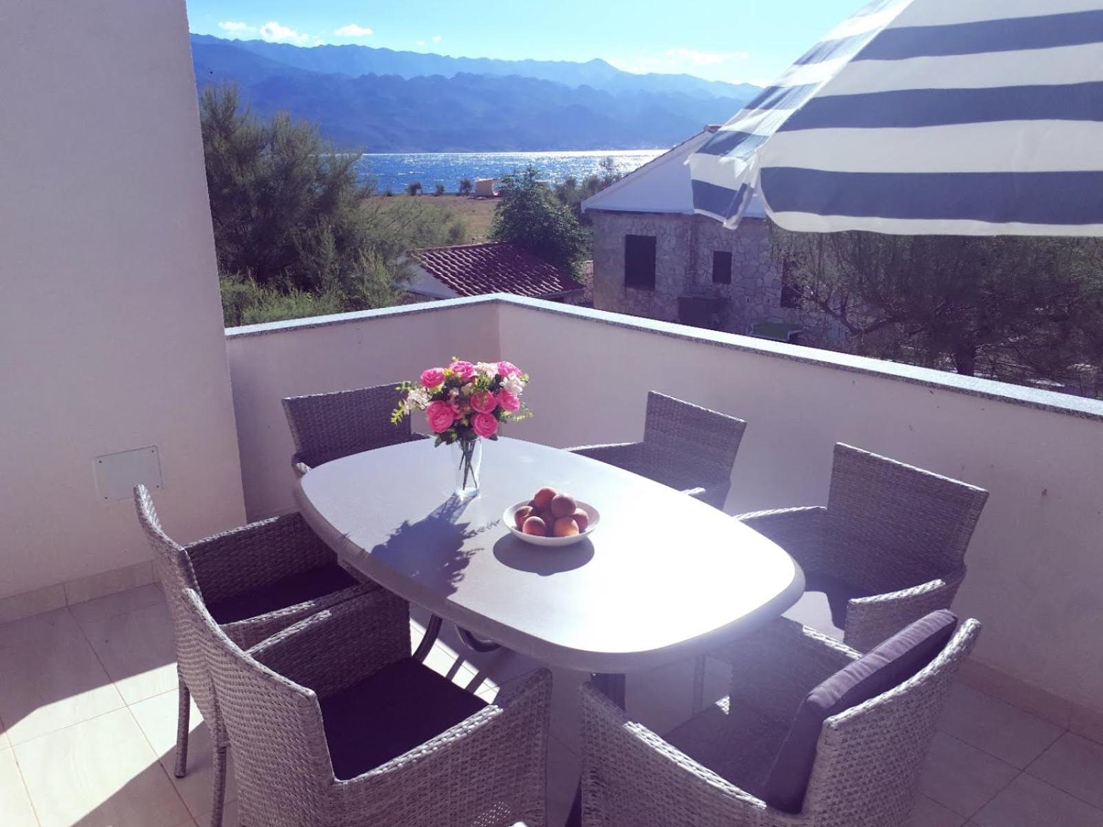 Two-Bedroom Apartment with Balcony and Sea View photo 2