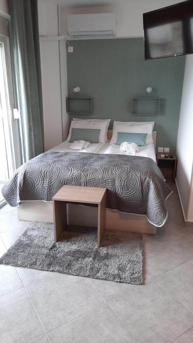 King Studio with Sofa Bed