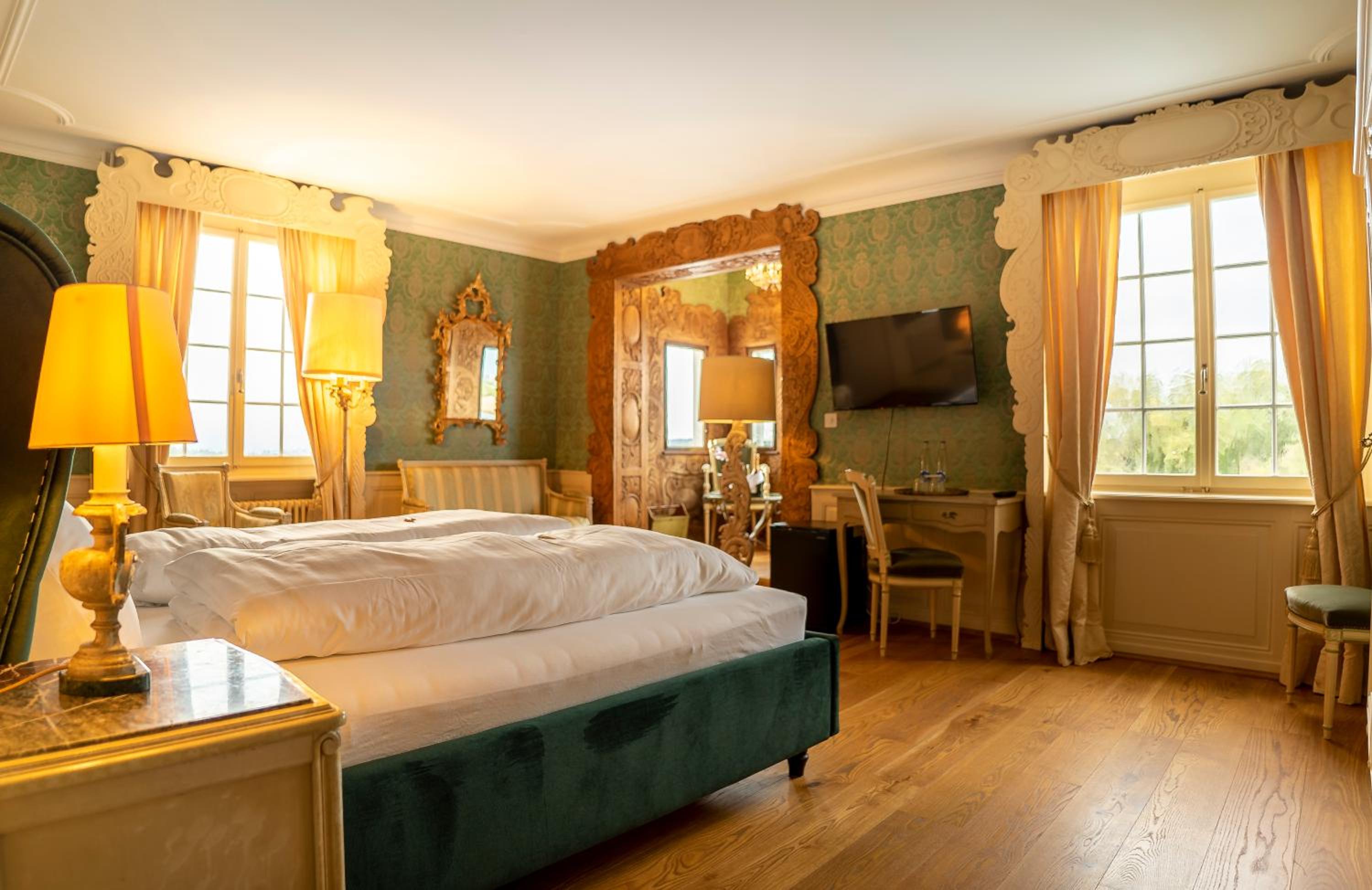 Deluxe Double Room with Lake View - Photo 12