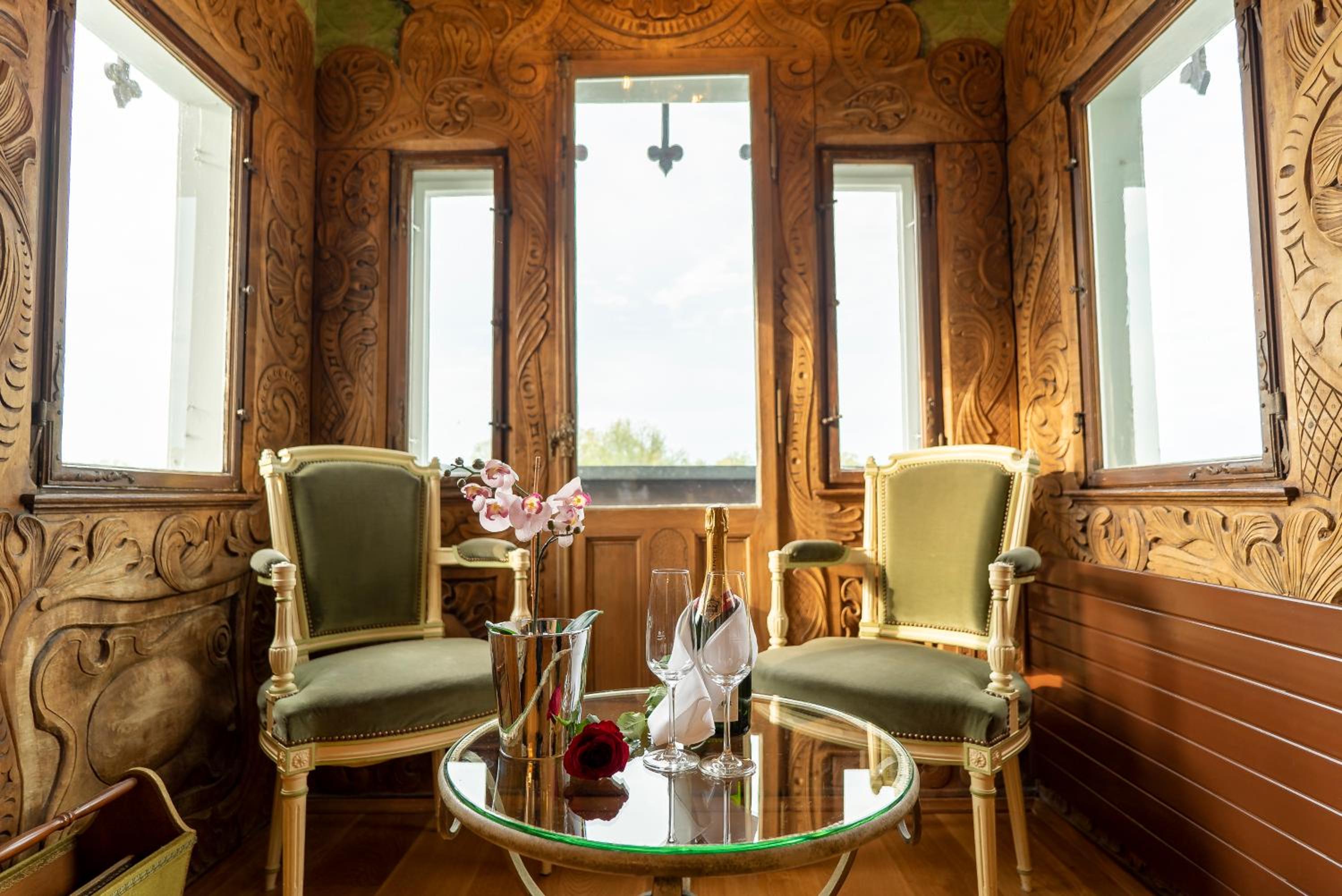 Deluxe Double Room with Lake View - Photo 13