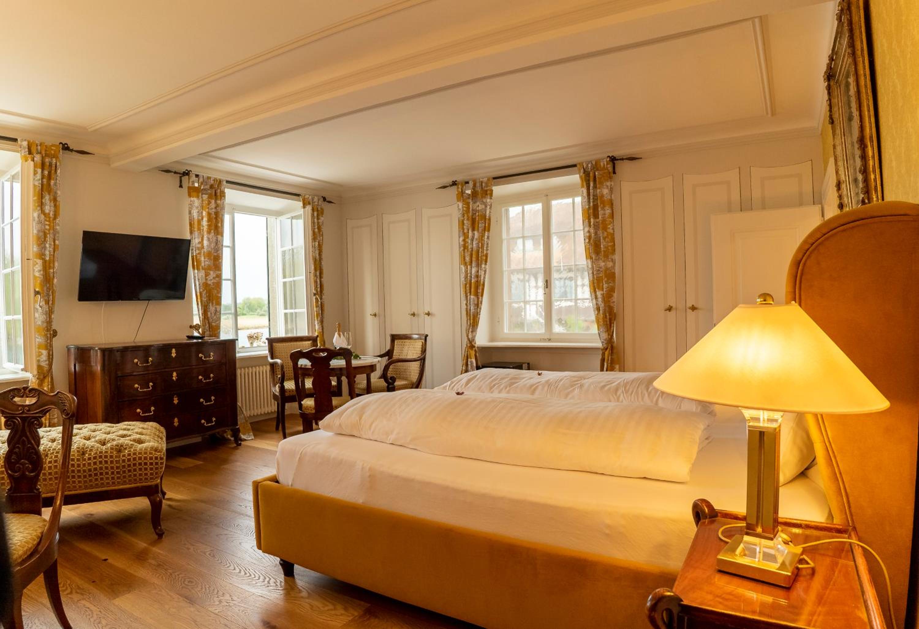 Deluxe Double Room with Lake View - Photo 9