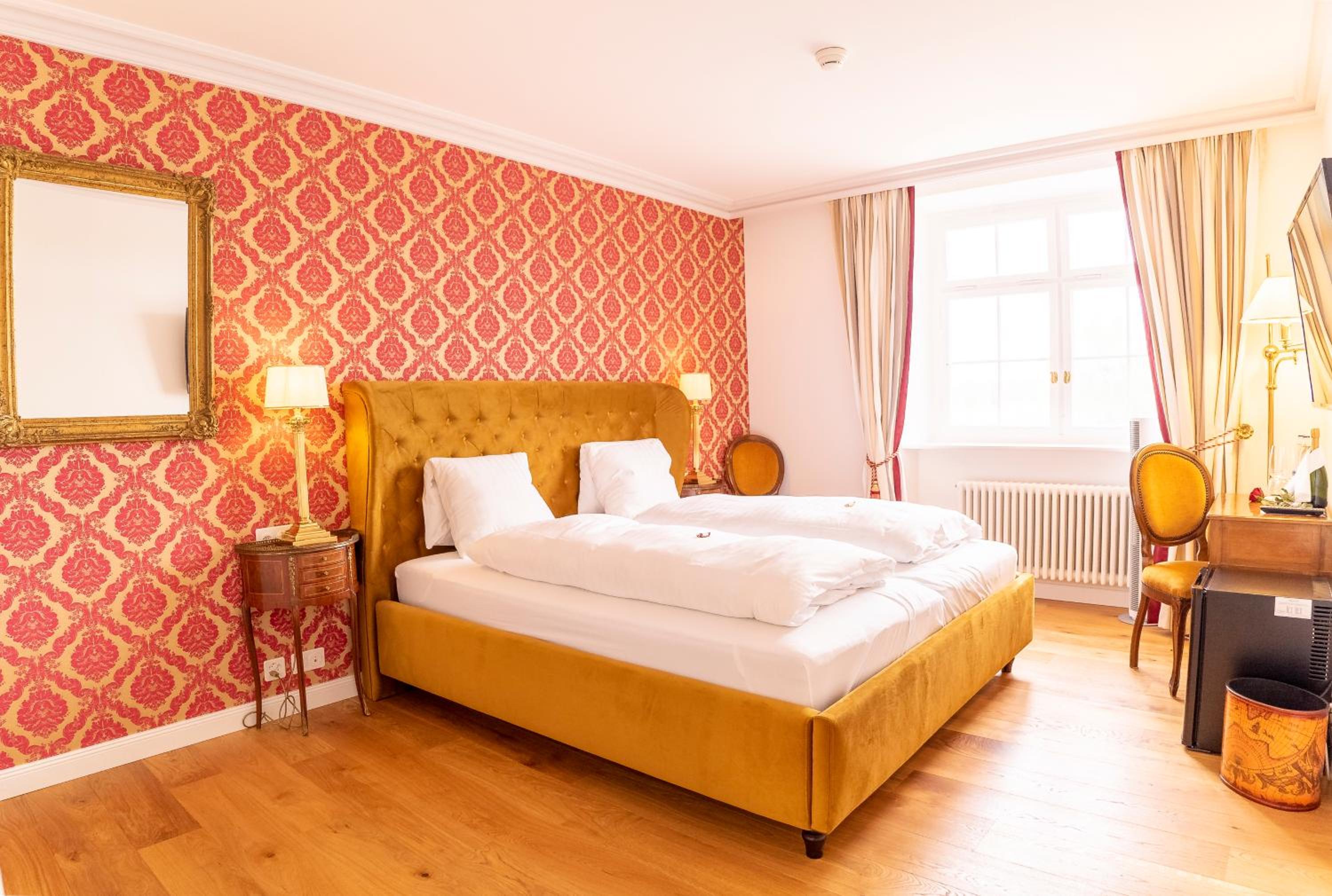 Double Room with Lake View - Photo 4