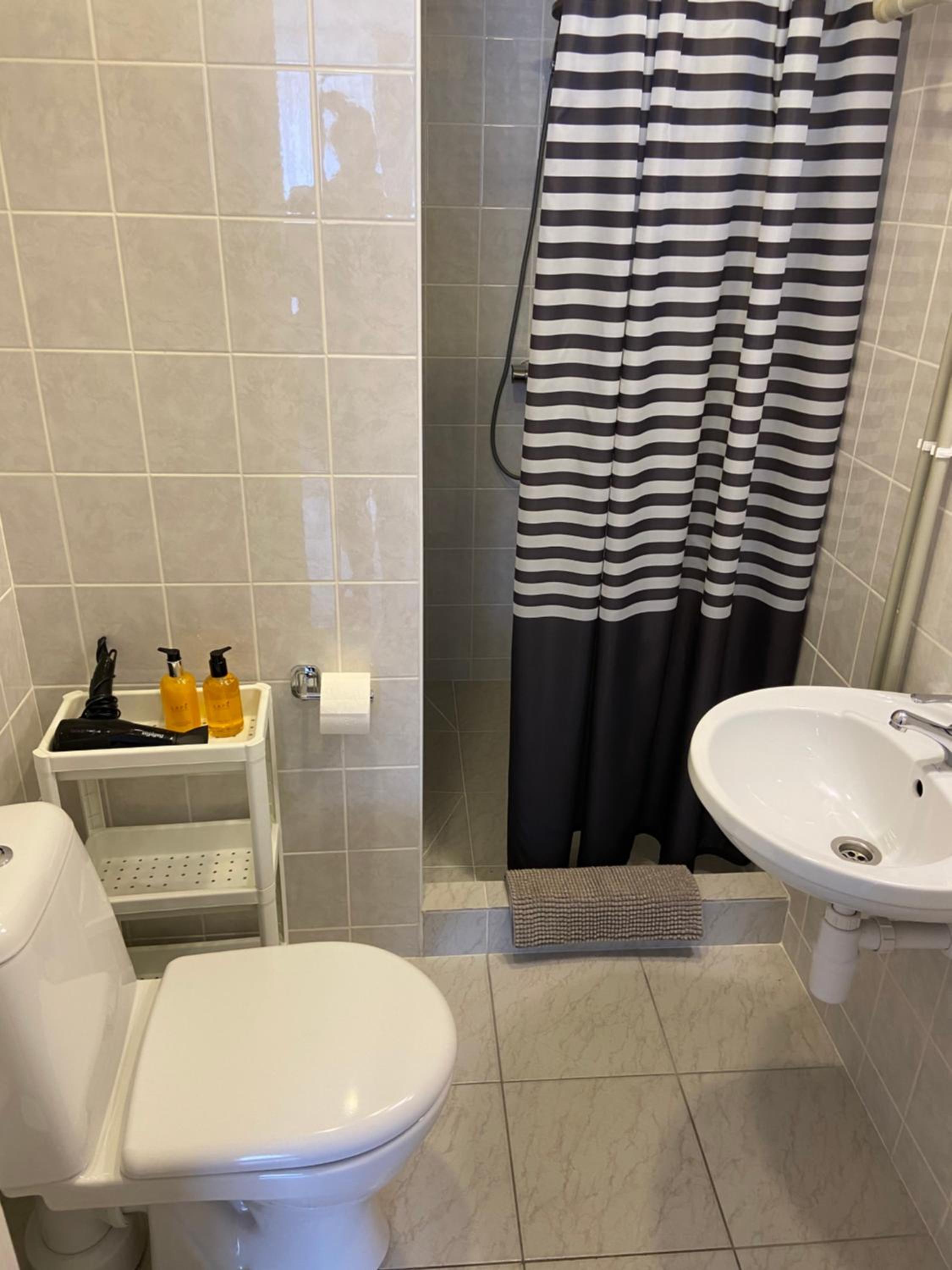 Double Room with Private Bathroom - Photo 5
