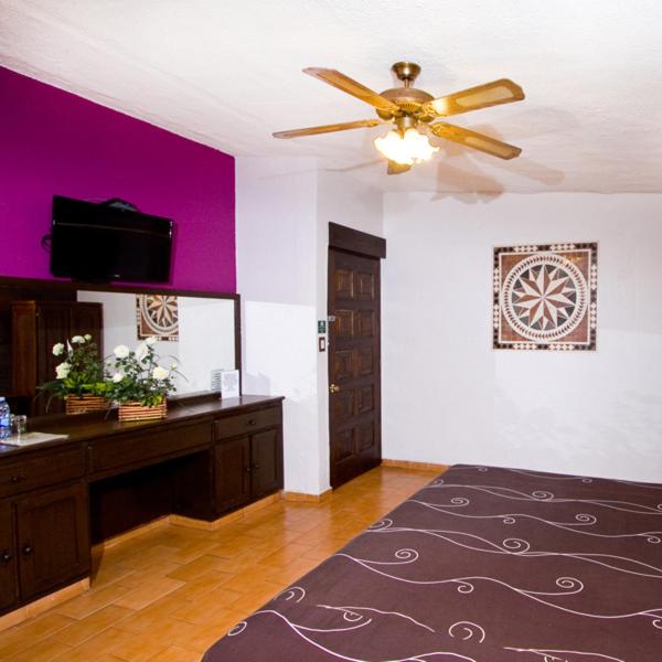 Queen Suite with Pool View