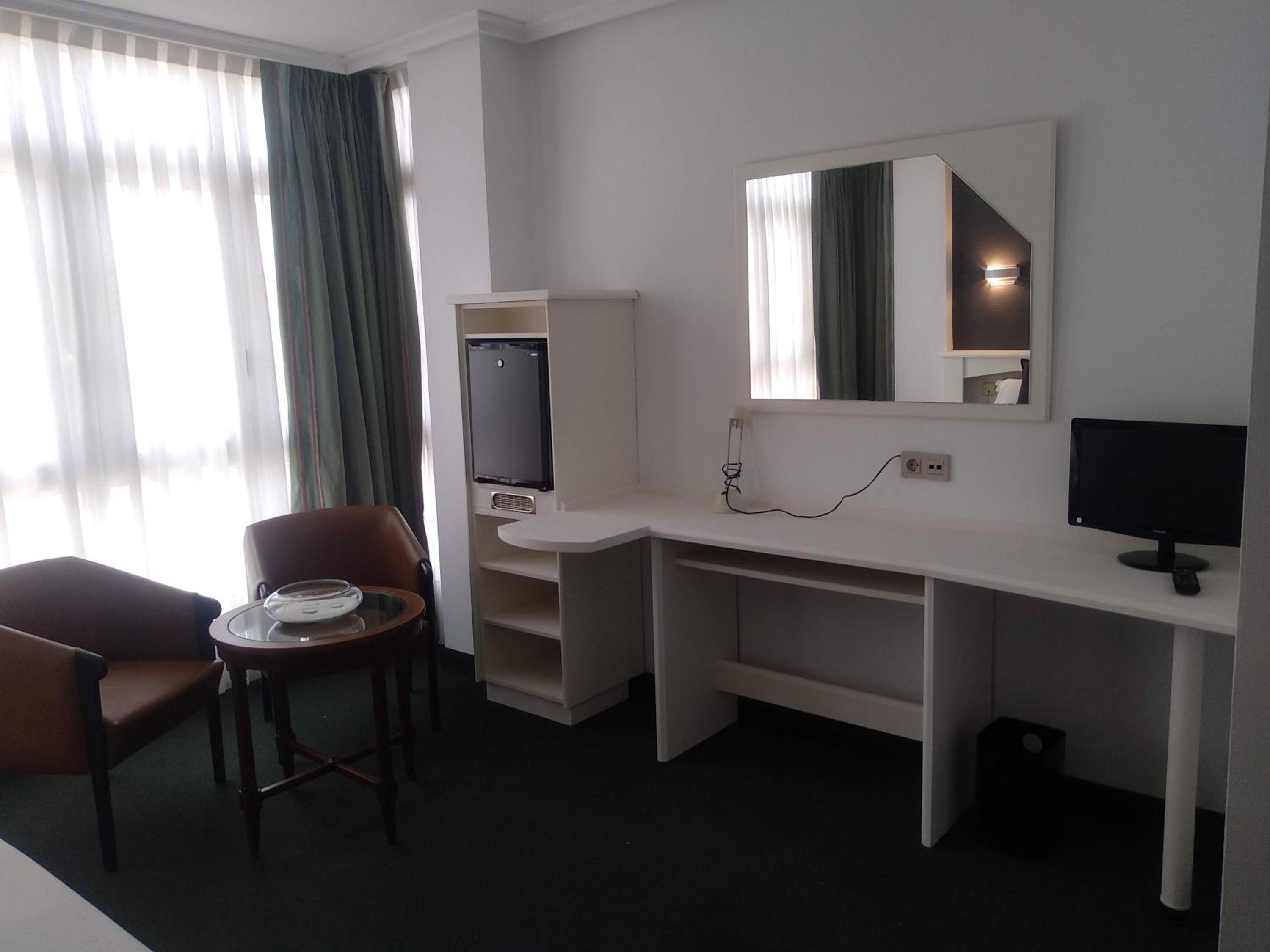 Deluxe Room - Photo 2