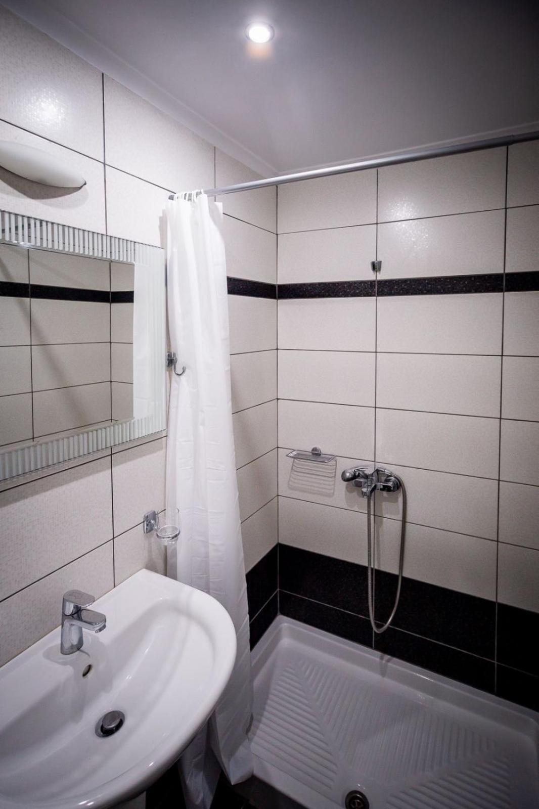 One-Bedroom Apartment - Photo 4