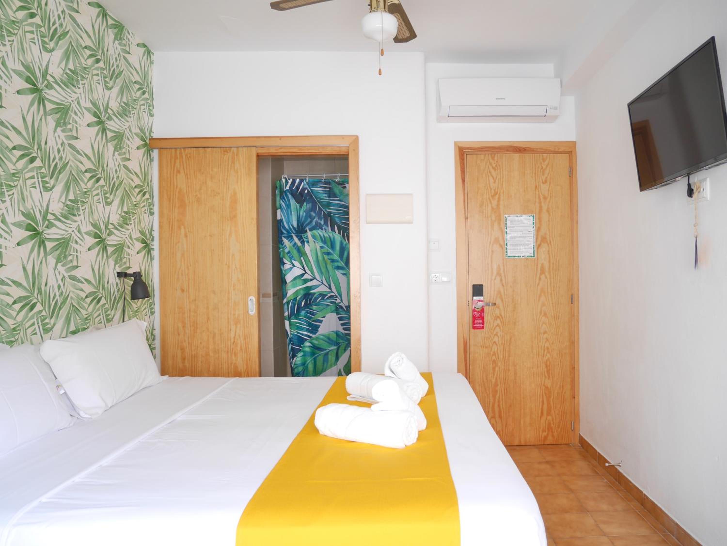 Double Room with Private Bathroom photo 3