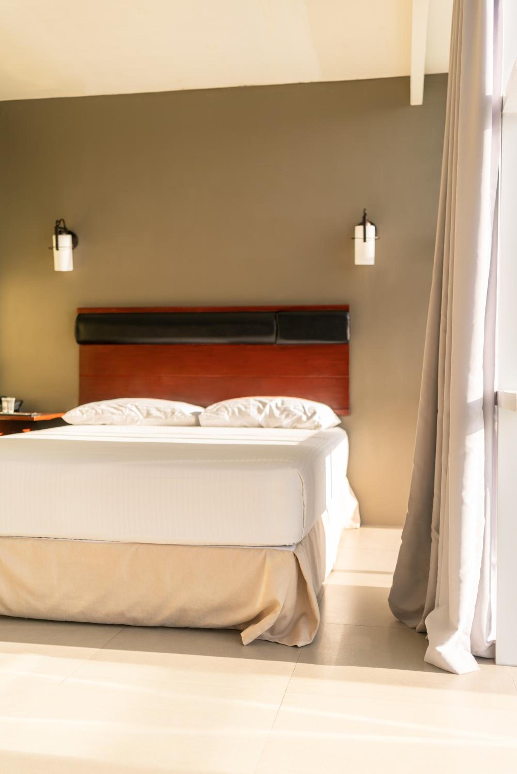 Deluxe Room - Photo 2