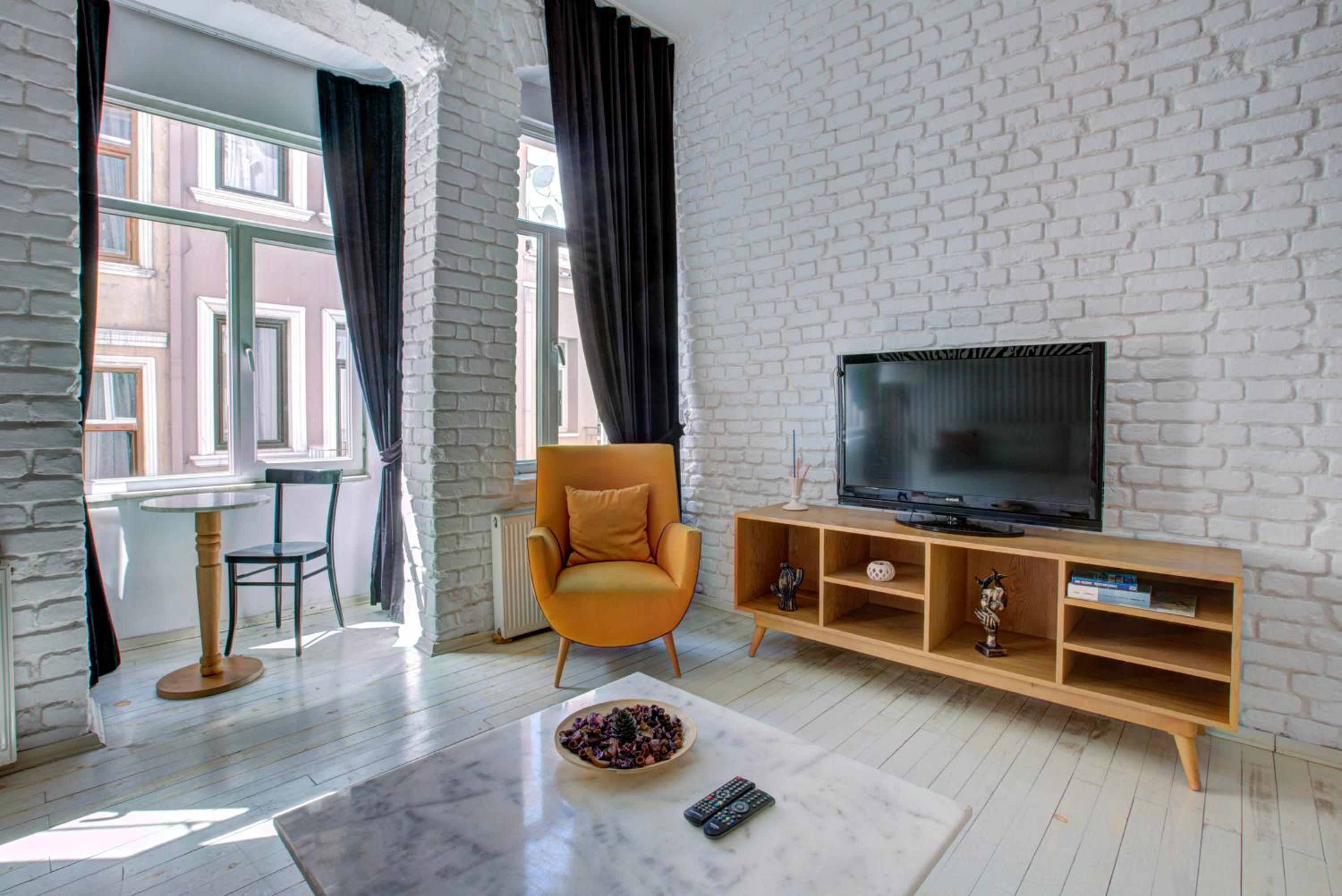 Apartment with Balcony photo 1