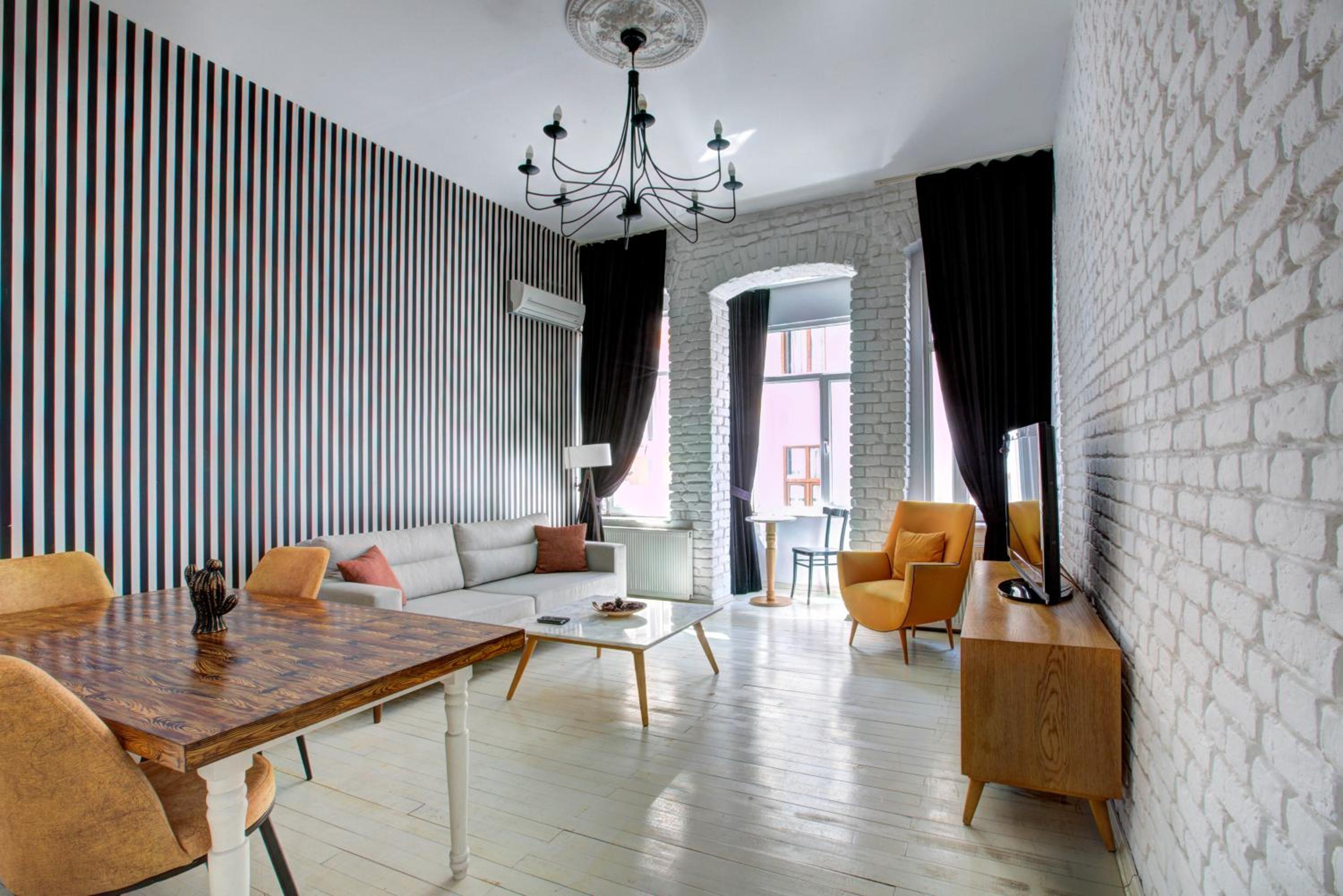 Apartment with Balcony photo 2
