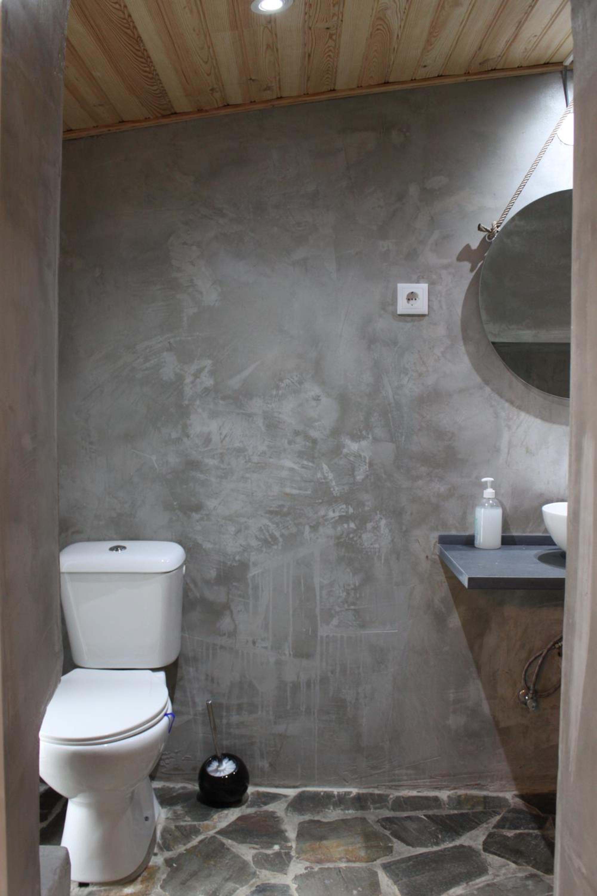One-Bedroom House - Photo 12