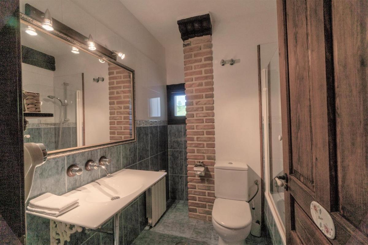 Double or Twin Room with Bathroom photo 1