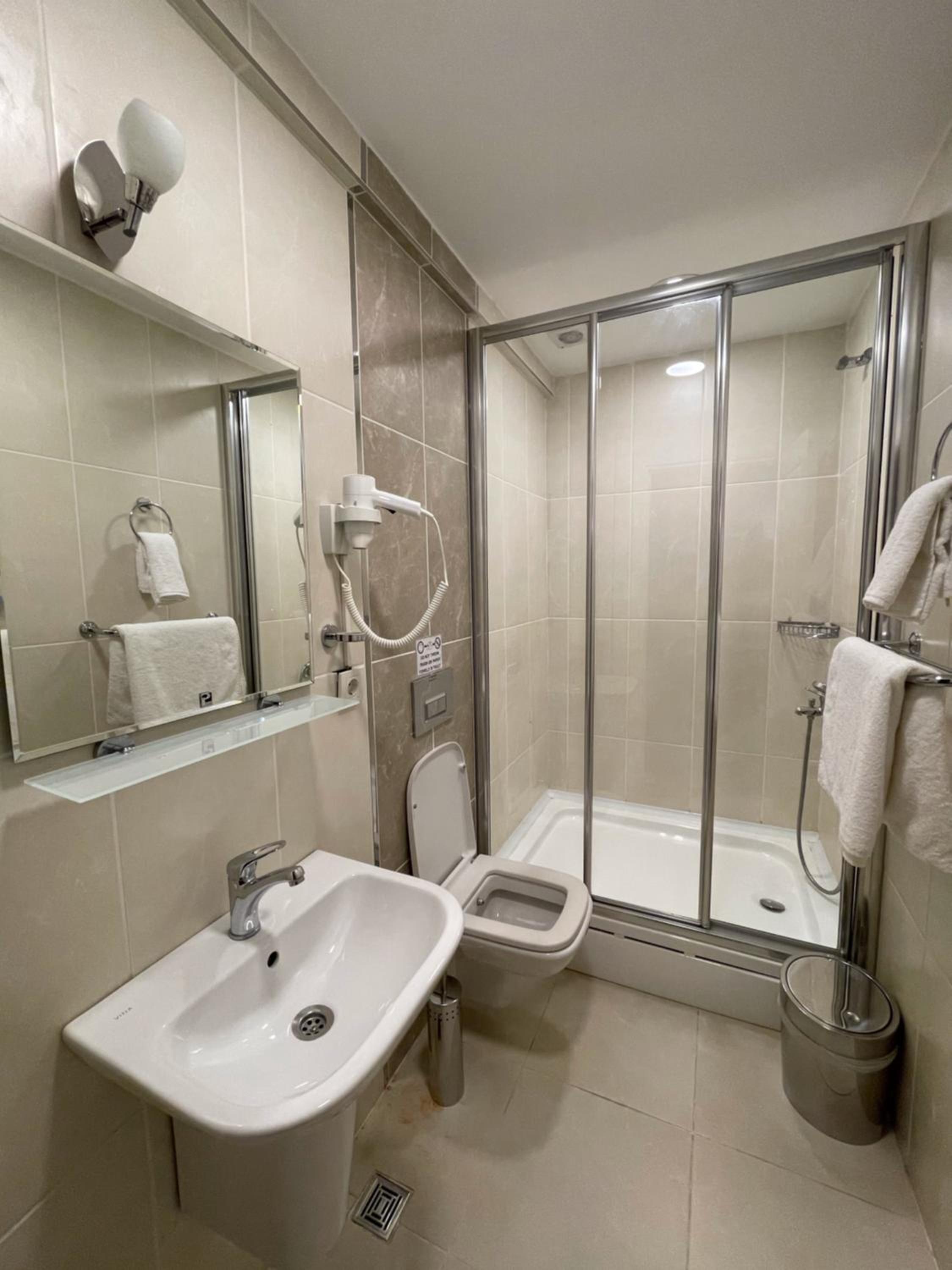 Deluxe King Room photo 3