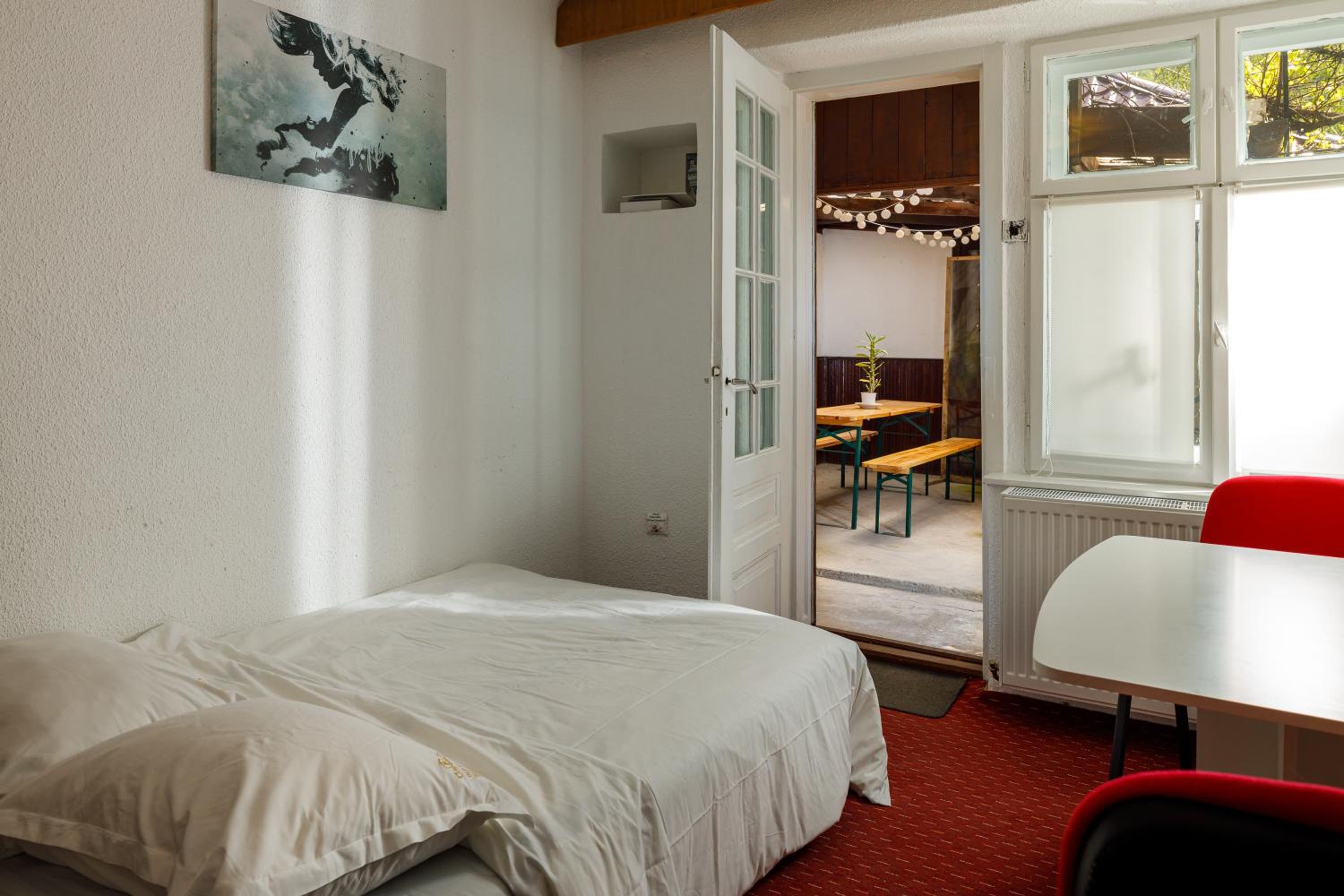 One-Bedroom Apartment - Photo 18