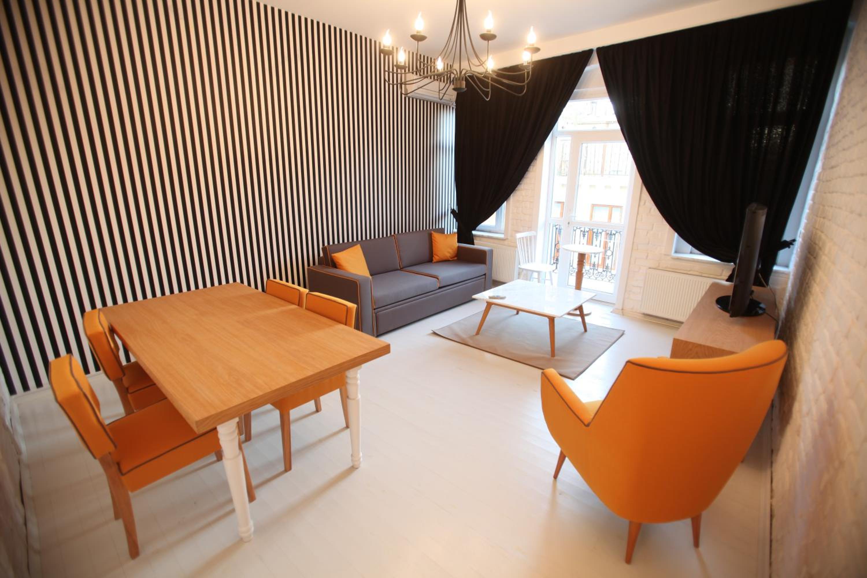 Apartment with Balcony photo 3