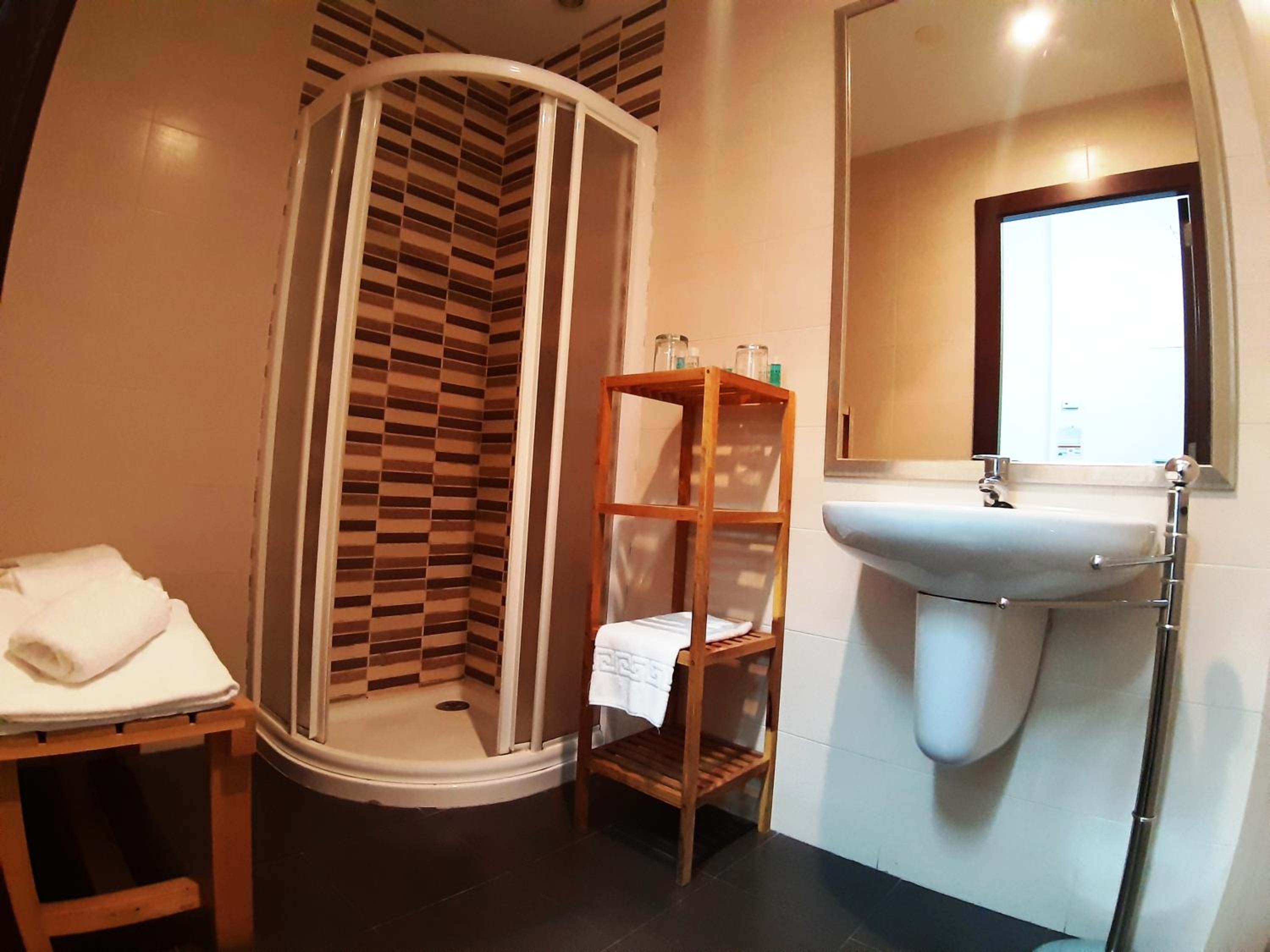 Quadruple Room - Photo 3