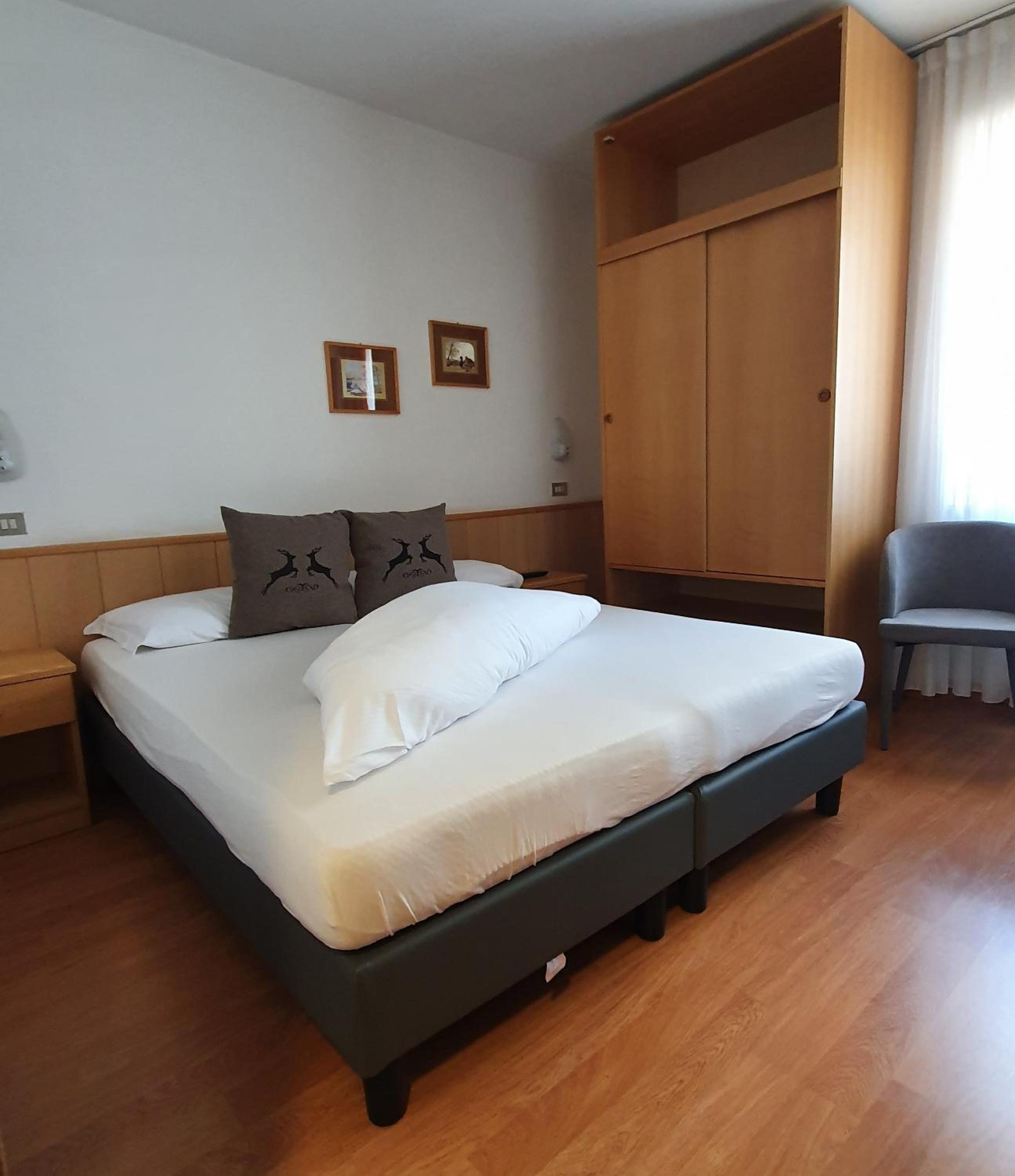 Double or Twin Room - Photo 4