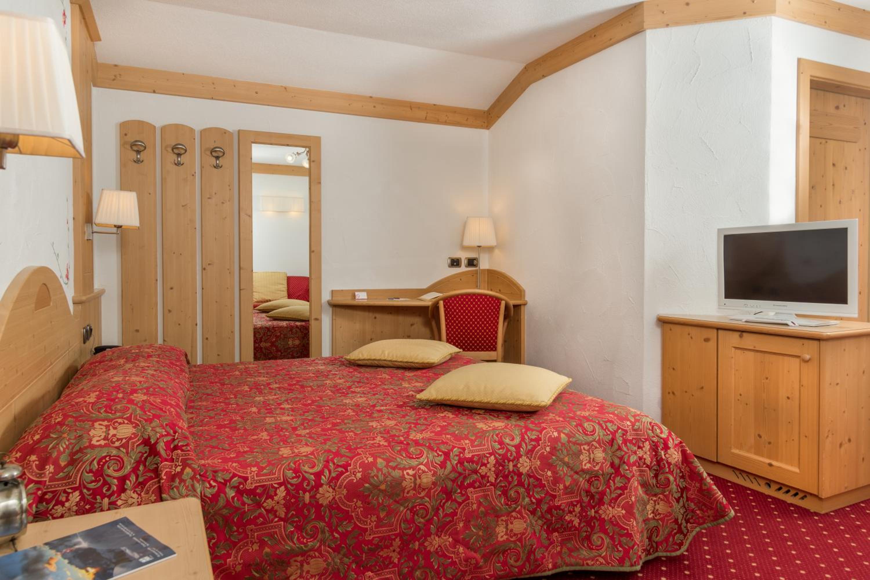 Superior Double or Twin Room photo 3